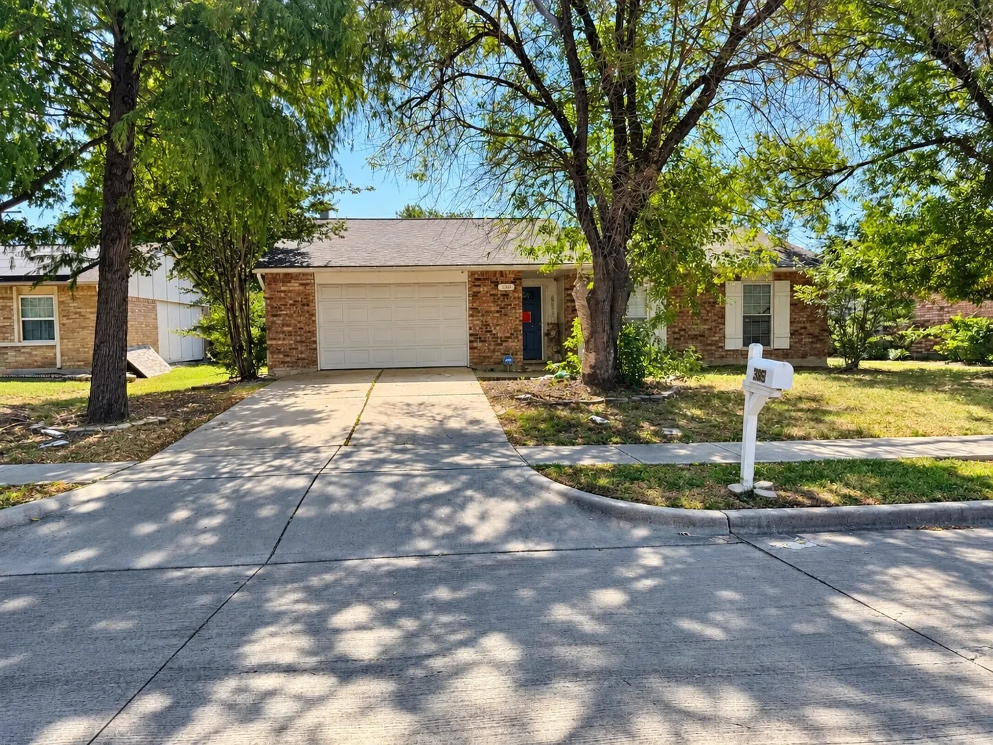 Single Family Residence For Sale in Tarrant County , 305 S Willow Street, Mansfield, Texas 76063, 3 Bedroom, 2 Bathroom, 2 Garage spaces, 1,403 Sqft, built in 1977, mls#21397096, Real Estate Agent in Mansfield, Homes For Sale in Tarrant county, Homes For Sale in Mansfield, Realtor in Mansfield Texas, Real Estate Brokerage Independent Realty Texas, Luminita Cordes Realtor