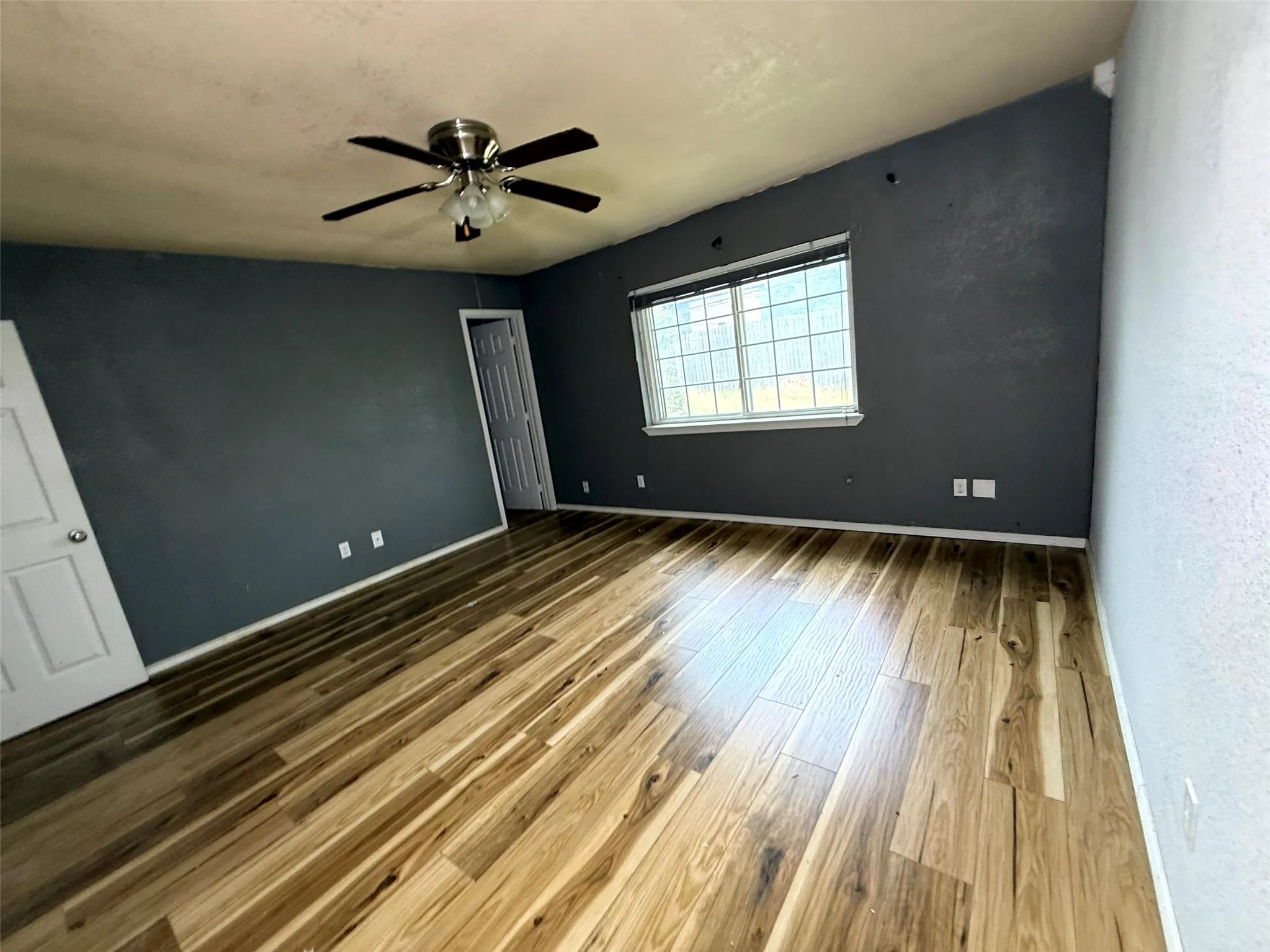 Single Family Residence For Sale in Tarrant County , 305 S Willow Street, Mansfield, Texas 76063, 3 Bedroom, 2 Bathroom, 2 Garage spaces, 1,403 Sqft, built in 1977, mls#21397096, Real Estate Agent in Mansfield, Homes For Sale in Tarrant county, Homes For Sale in Mansfield, Realtor in Mansfield Texas, Real Estate Brokerage Independent Realty Texas, Luminita Cordes Realtor