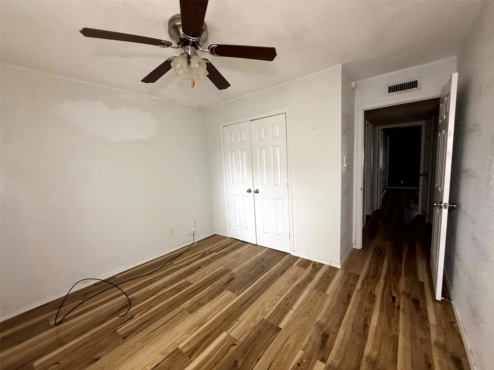 Single Family Residence For Sale in Tarrant County , 305 S Willow Street, Mansfield, Texas 76063, 3 Bedroom, 2 Bathroom, 2 Garage spaces, 1,403 Sqft, built in 1977, mls#21397096, Real Estate Agent in Mansfield, Homes For Sale in Tarrant county, Homes For Sale in Mansfield, Realtor in Mansfield Texas, Real Estate Brokerage Independent Realty Texas, Luminita Cordes Realtor