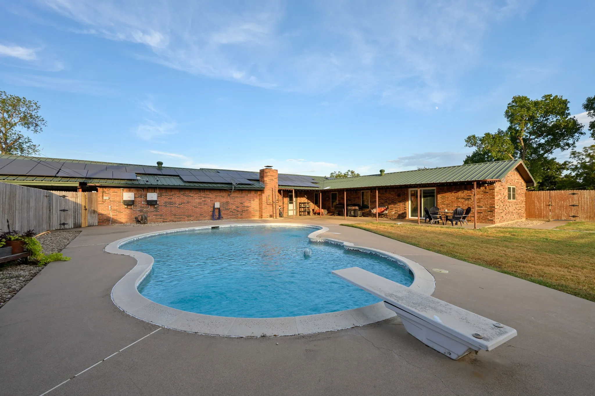 Single Family Residence For Sale in Erath County , 1270 County Road 437, Stephenville, Texas 76401, 4 Bedroom, 3 Bathroom, 2 Garage spaces, 3,280 Sqft, built in 1978, mls#21397059, Real Estate Agent in Stephenville, Homes For Sale in Erath county, Homes For Sale in Stephenville, Realtor in Stephenville Texas, Real Estate Brokerage Independent Realty Texas, Luminita Cordes Realtor