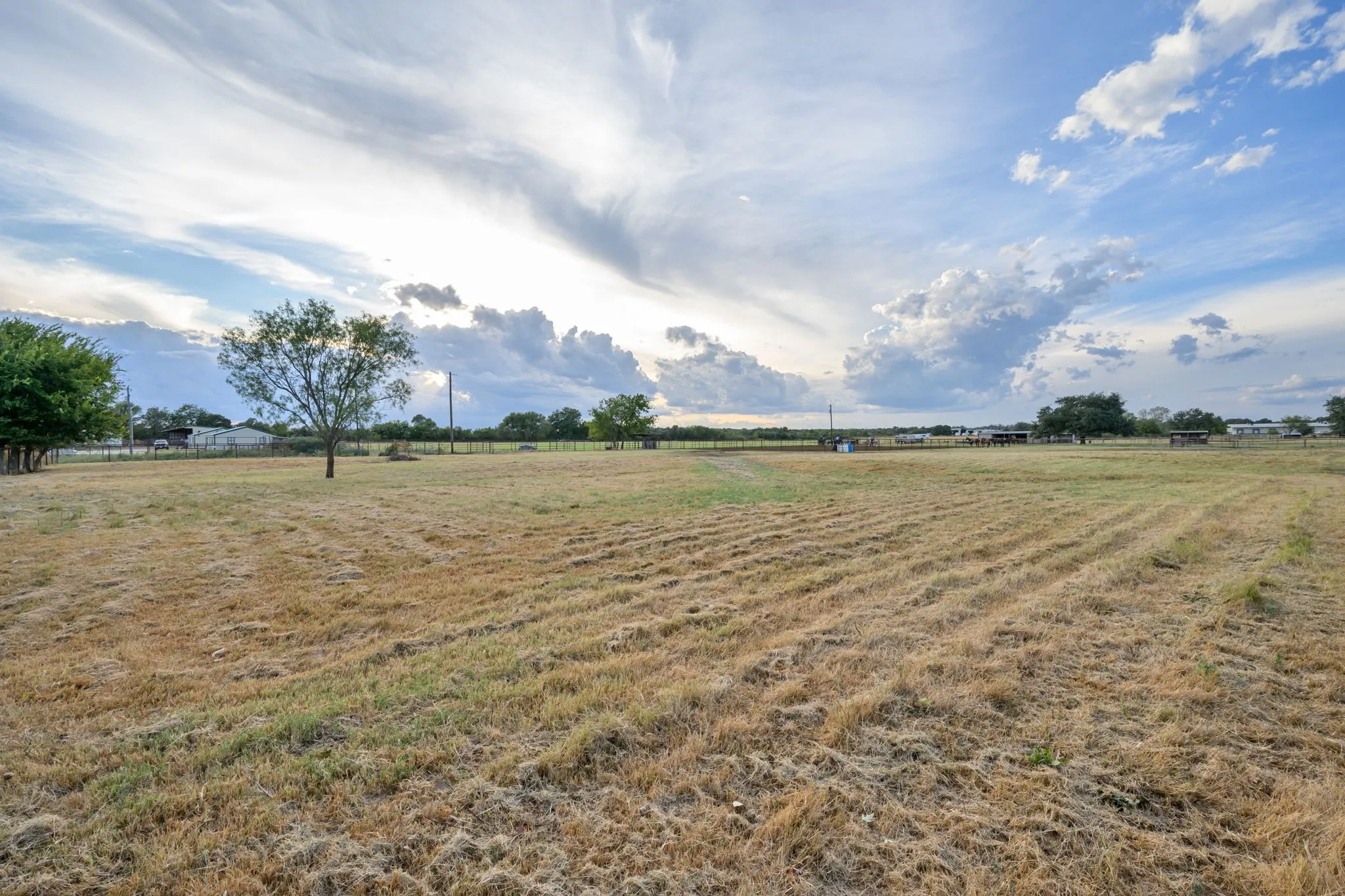 Single Family Residence For Sale in Erath County , 1270 County Road 437, Stephenville, Texas 76401, 4 Bedroom, 3 Bathroom, 2 Garage spaces, 3,280 Sqft, built in 1978, mls#21397059, Real Estate Agent in Stephenville, Homes For Sale in Erath county, Homes For Sale in Stephenville, Realtor in Stephenville Texas, Real Estate Brokerage Independent Realty Texas, Luminita Cordes Realtor