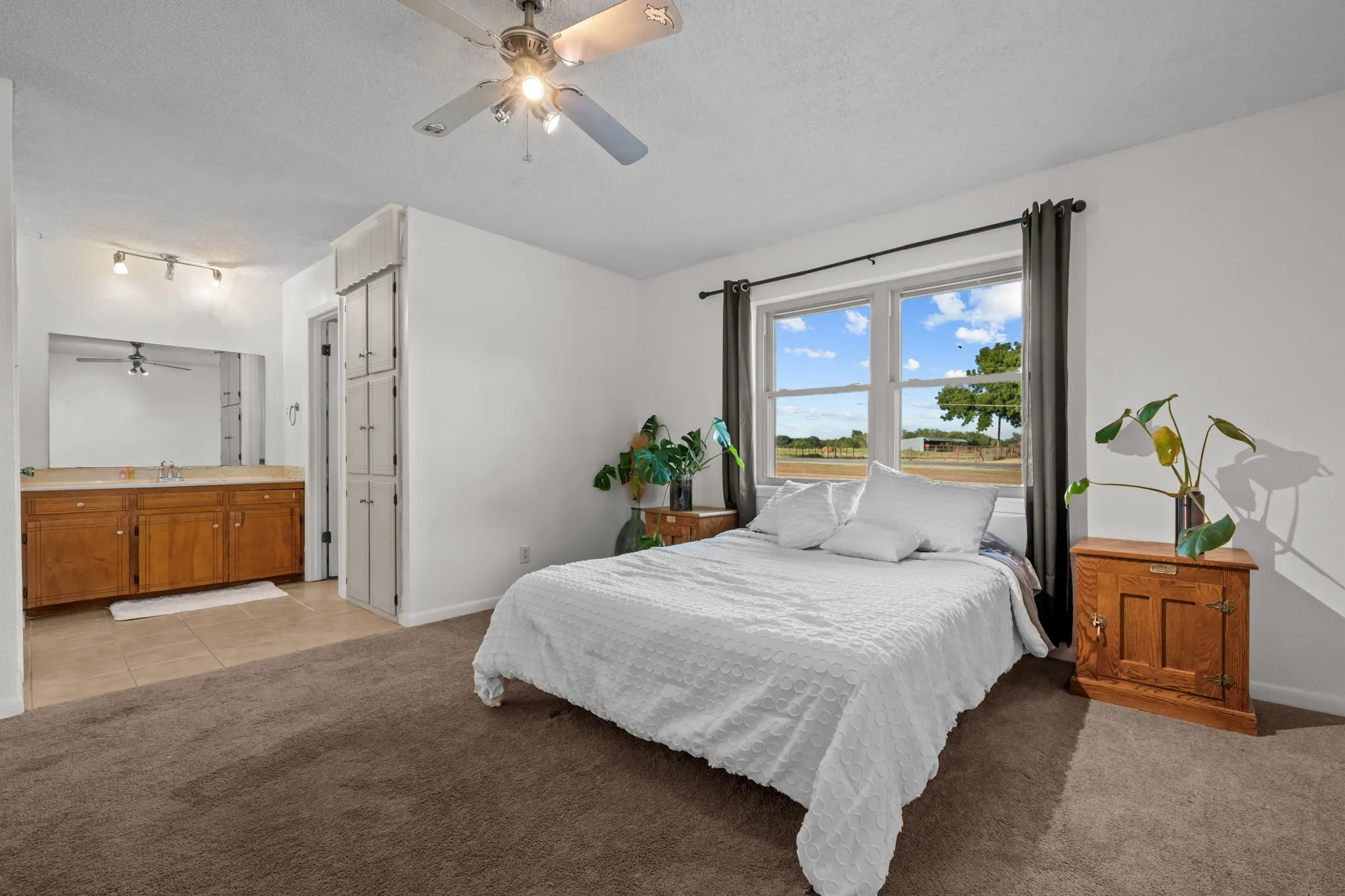 Single Family Residence For Sale in Erath County , 1270 County Road 437, Stephenville, Texas 76401, 4 Bedroom, 3 Bathroom, 2 Garage spaces, 3,280 Sqft, built in 1978, mls#21397059, Real Estate Agent in Stephenville, Homes For Sale in Erath county, Homes For Sale in Stephenville, Realtor in Stephenville Texas, Real Estate Brokerage Independent Realty Texas, Luminita Cordes Realtor