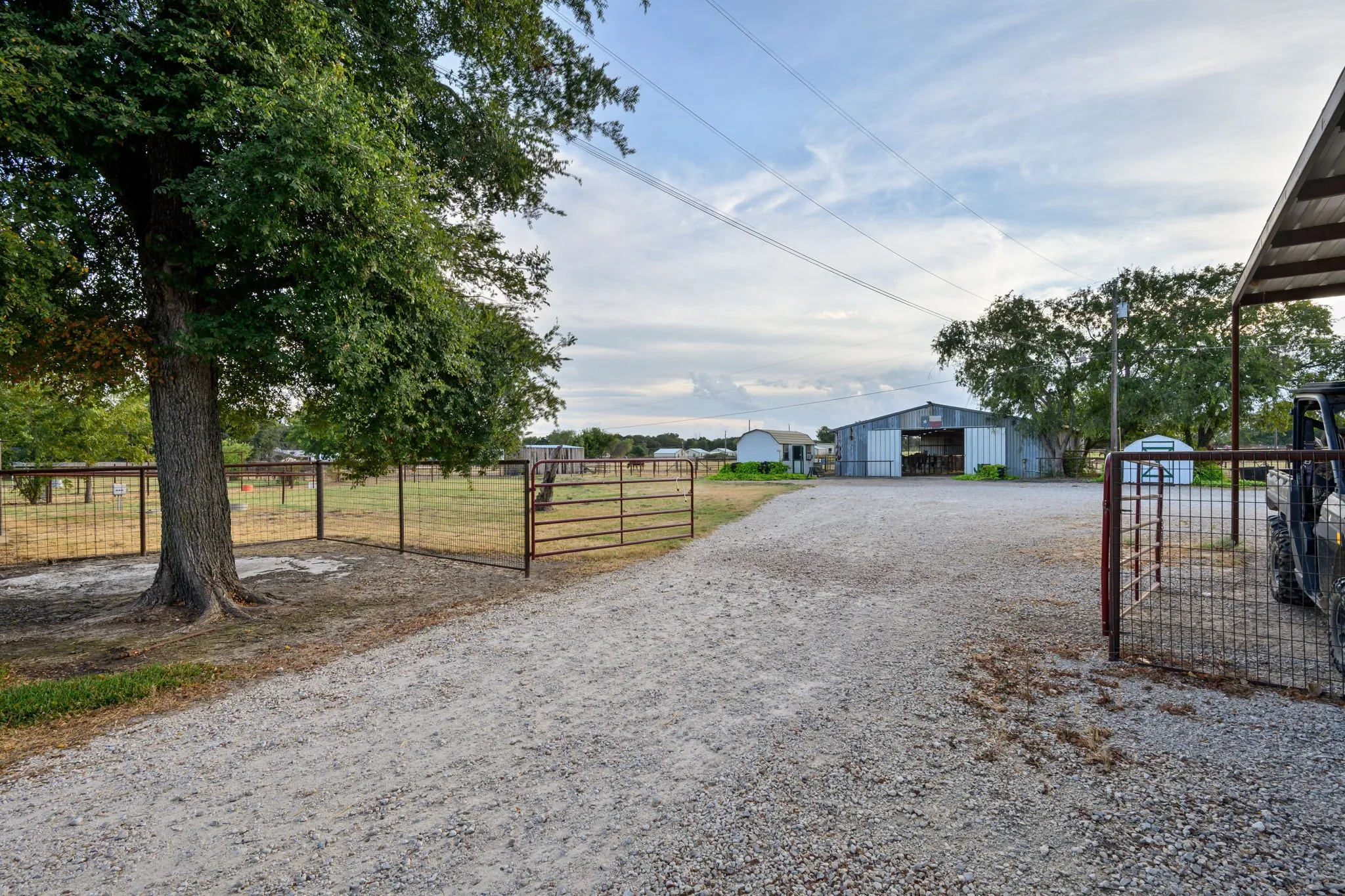 Single Family Residence For Sale in Erath County , 1270 County Road 437, Stephenville, Texas 76401, 4 Bedroom, 3 Bathroom, 2 Garage spaces, 3,280 Sqft, built in 1978, mls#21397059, Real Estate Agent in Stephenville, Homes For Sale in Erath county, Homes For Sale in Stephenville, Realtor in Stephenville Texas, Real Estate Brokerage Independent Realty Texas, Luminita Cordes Realtor