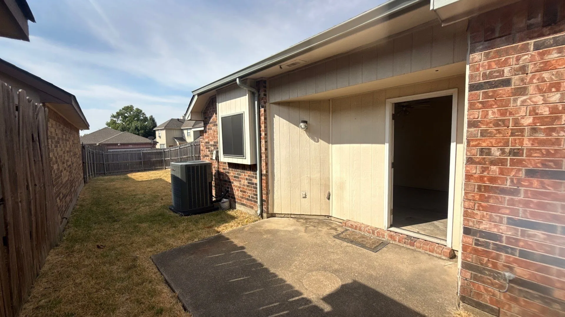 Single Family Residence For Sale in Dallas County , 1422 Windmill Lane, Mesquite, Texas 75149, 3 Bedroom, 2 Bathroom, 2 Garage spaces, 1,397 Sqft, built in 1986, mls#21395100, Real Estate Agent in Mesquite, Homes For Sale in Dallas county, Homes For Sale in Mesquite, Realtor in Mesquite Texas, Real Estate Brokerage Independent Realty Texas, Luminita Cordes Realtor