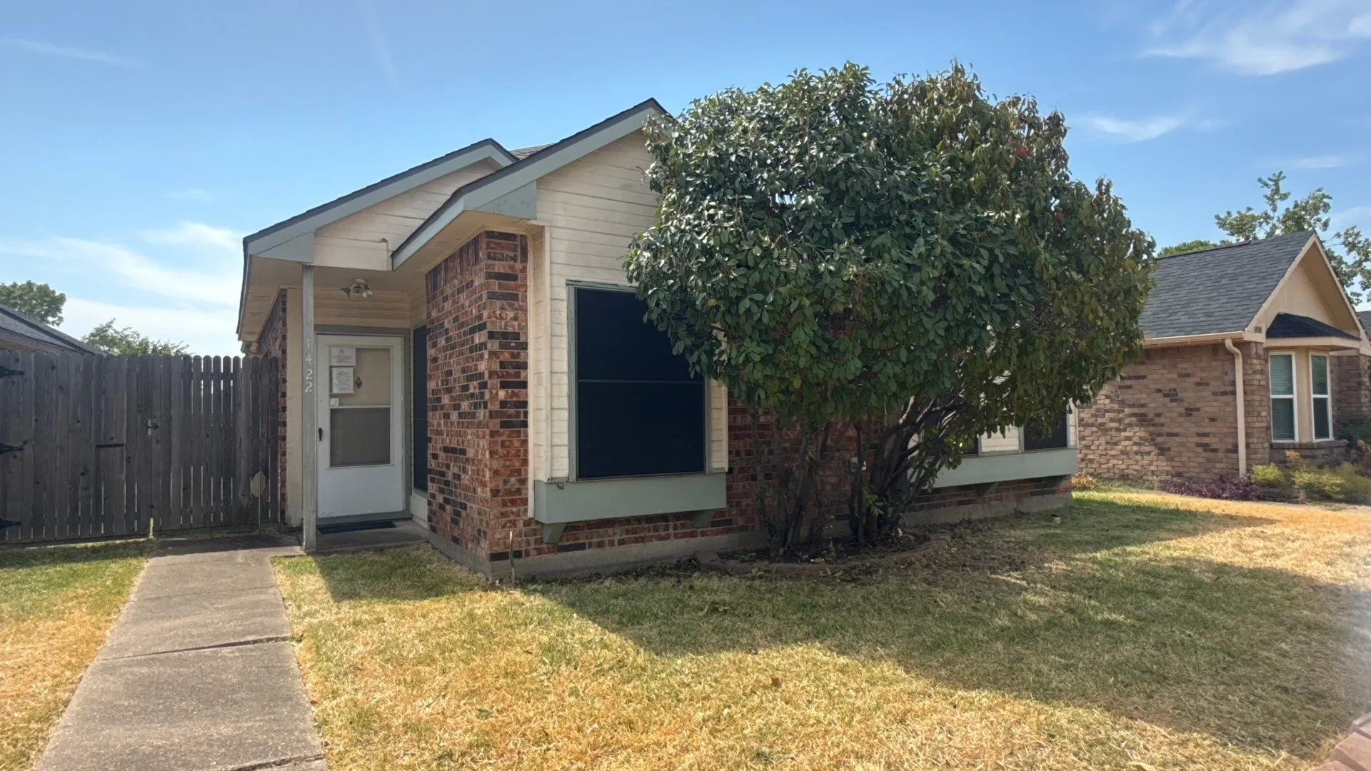 Single Family Residence For Sale in Dallas County , 1422 Windmill Lane, Mesquite, Texas 75149, 3 Bedroom, 2 Bathroom, 2 Garage spaces, 1,397 Sqft, built in 1986, mls#21395100, Real Estate Agent in Mesquite, Homes For Sale in Dallas county, Homes For Sale in Mesquite, Realtor in Mesquite Texas, Real Estate Brokerage Independent Realty Texas, Luminita Cordes Realtor