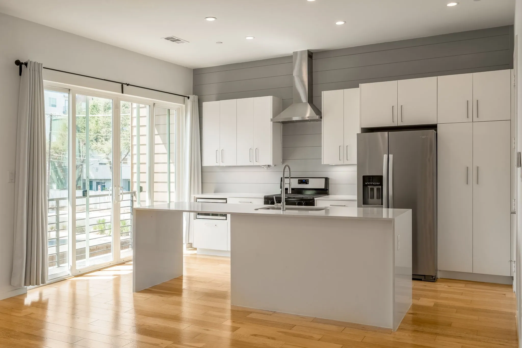 Condominium For Rent in Dallas County , 3812 San Jacinto Street 203, Dallas, Texas 75204, 2 Bedroom, 3 Bathroom, 2 Garage spaces, 1,479 Sqft, built in 2020, mls#21397105, Real Estate Agent in Dallas, Homes For Rent in Dallas county, Homes For Rent in Dallas, Realtor in Dallas Texas, Real Estate Brokerage Independent Realty Texas, Luminita Cordes Realtor