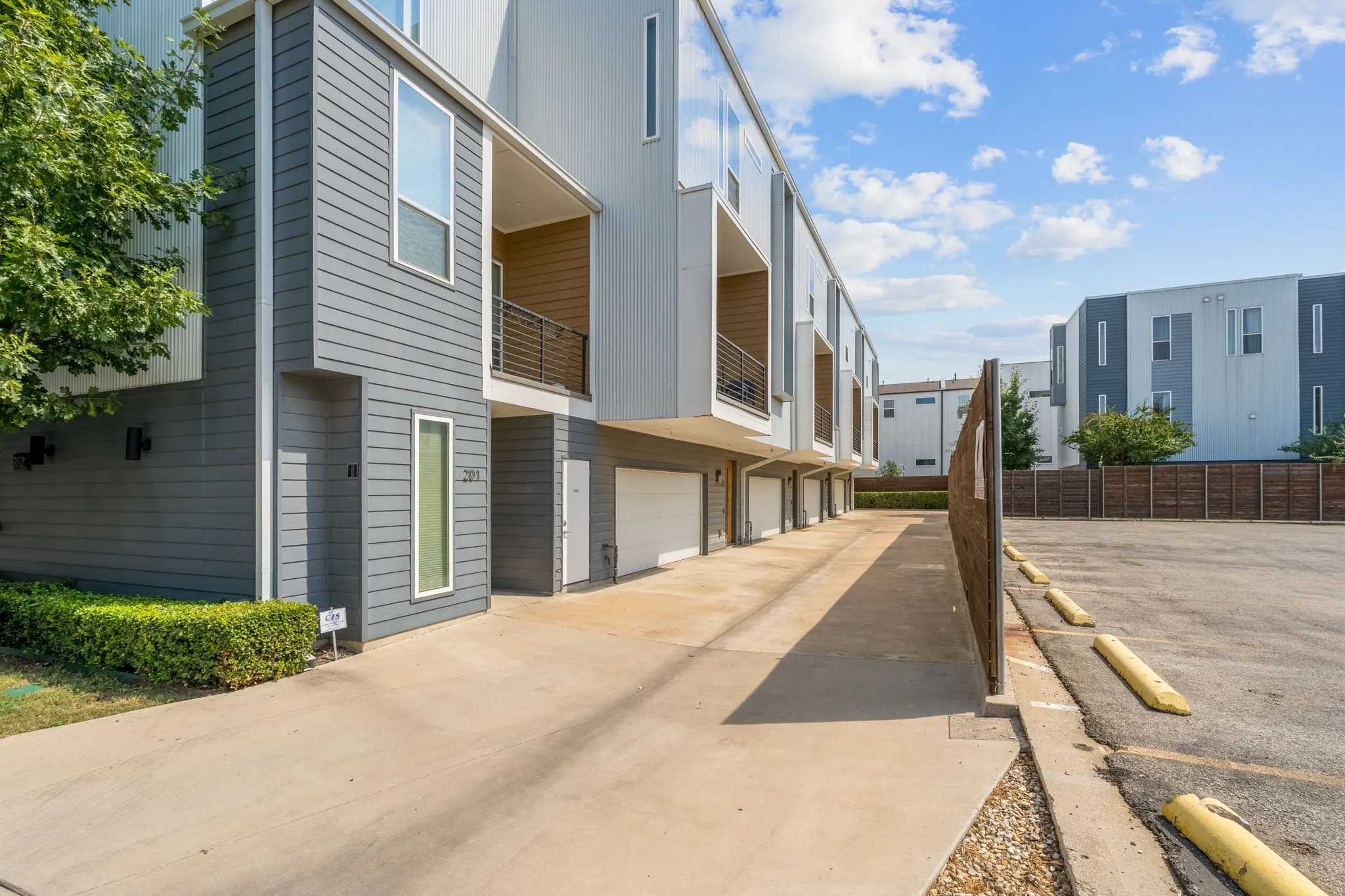 Condominium For Rent in Dallas County , 3812 San Jacinto Street 203, Dallas, Texas 75204, 2 Bedroom, 3 Bathroom, 2 Garage spaces, 1,479 Sqft, built in 2020, mls#21397105, Real Estate Agent in Dallas, Homes For Rent in Dallas county, Homes For Rent in Dallas, Realtor in Dallas Texas, Real Estate Brokerage Independent Realty Texas, Luminita Cordes Realtor