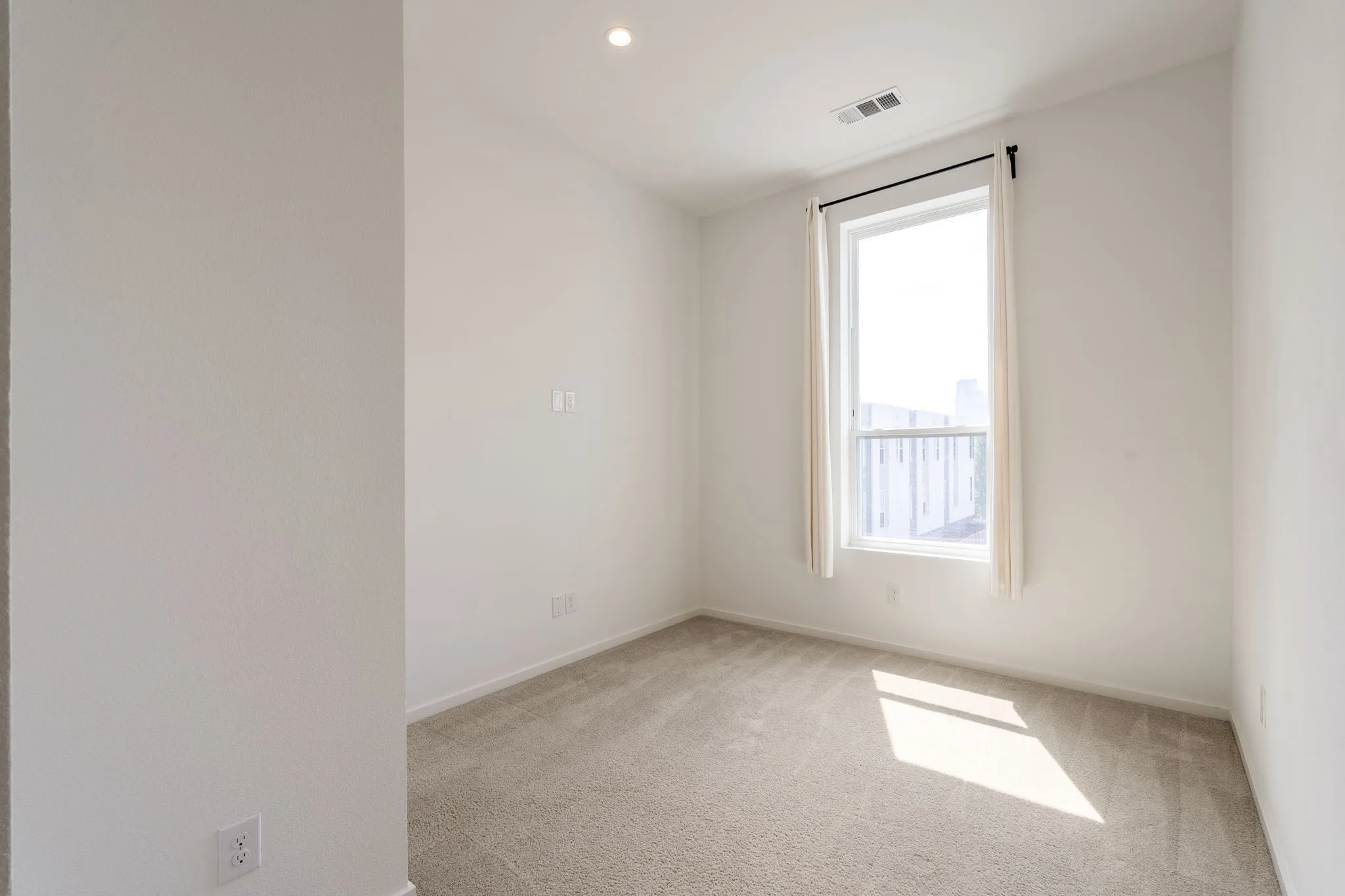 Condominium For Rent in Dallas County , 3812 San Jacinto Street 203, Dallas, Texas 75204, 2 Bedroom, 3 Bathroom, 2 Garage spaces, 1,479 Sqft, built in 2020, mls#21397105, Real Estate Agent in Dallas, Homes For Rent in Dallas county, Homes For Rent in Dallas, Realtor in Dallas Texas, Real Estate Brokerage Independent Realty Texas, Luminita Cordes Realtor