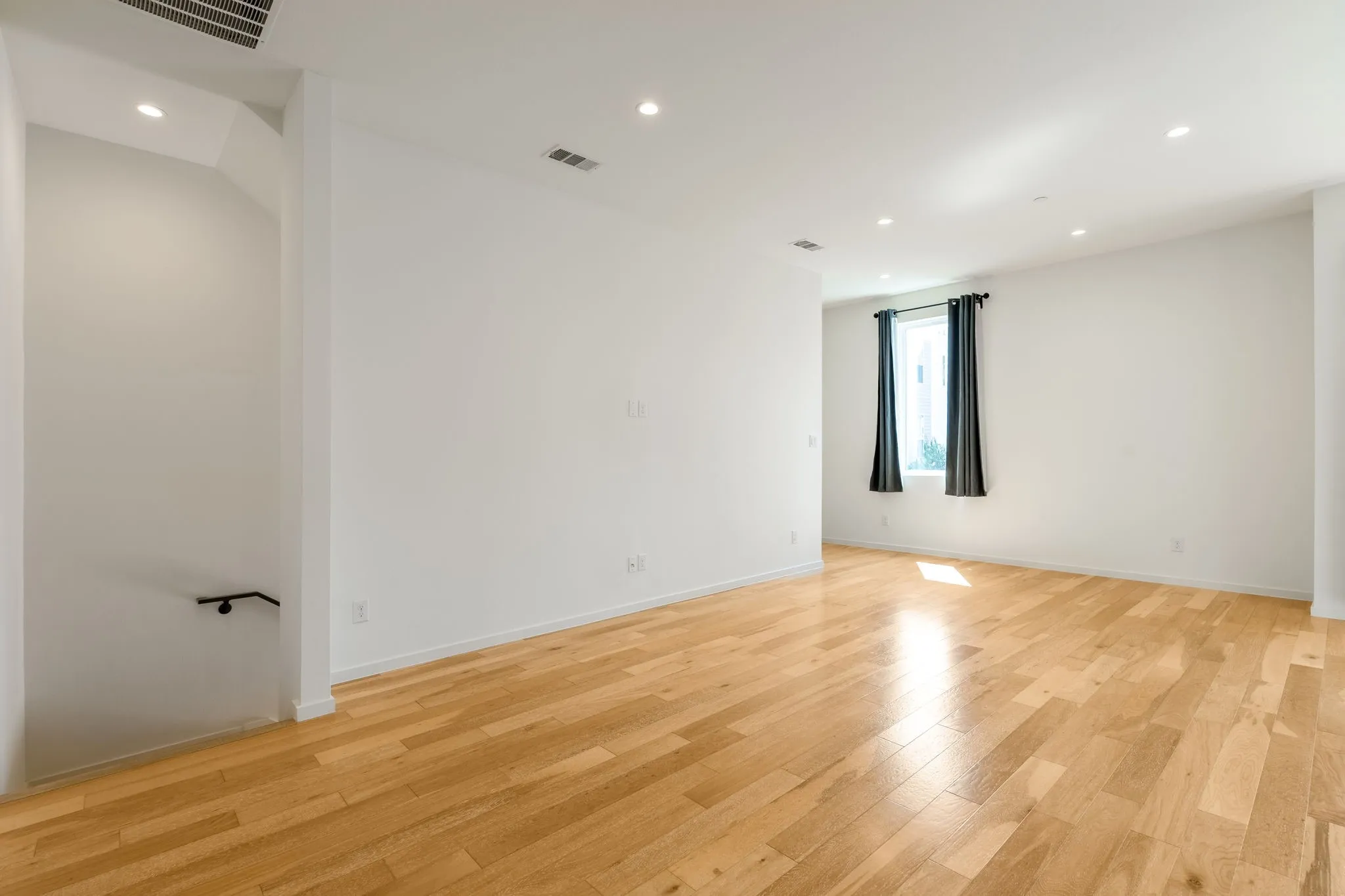 Condominium For Rent in Dallas County , 3812 San Jacinto Street 203, Dallas, Texas 75204, 2 Bedroom, 3 Bathroom, 2 Garage spaces, 1,479 Sqft, built in 2020, mls#21397105, Real Estate Agent in Dallas, Homes For Rent in Dallas county, Homes For Rent in Dallas, Realtor in Dallas Texas, Real Estate Brokerage Independent Realty Texas, Luminita Cordes Realtor