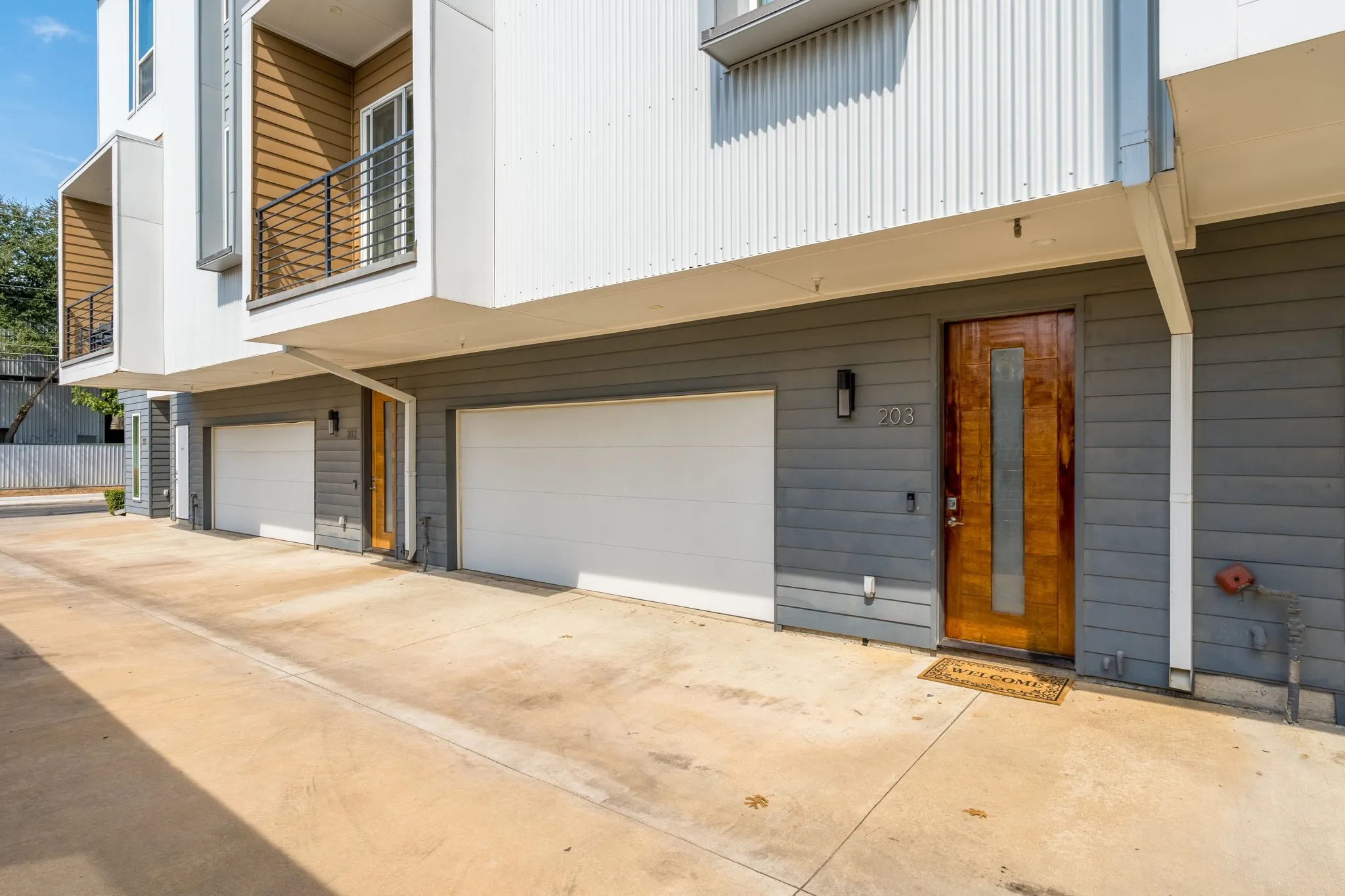 Condominium For Rent in Dallas County , 3812 San Jacinto Street 203, Dallas, Texas 75204, 2 Bedroom, 3 Bathroom, 2 Garage spaces, 1,479 Sqft, built in 2020, mls#21397105, Real Estate Agent in Dallas, Homes For Rent in Dallas county, Homes For Rent in Dallas, Realtor in Dallas Texas, Real Estate Brokerage Independent Realty Texas, Luminita Cordes Realtor
