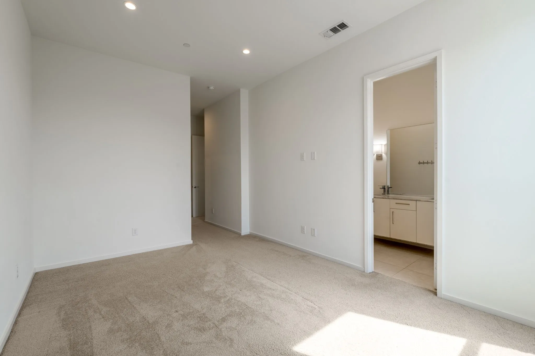 Condominium For Rent in Dallas County , 3812 San Jacinto Street 203, Dallas, Texas 75204, 2 Bedroom, 3 Bathroom, 2 Garage spaces, 1,479 Sqft, built in 2020, mls#21397105, Real Estate Agent in Dallas, Homes For Rent in Dallas county, Homes For Rent in Dallas, Realtor in Dallas Texas, Real Estate Brokerage Independent Realty Texas, Luminita Cordes Realtor