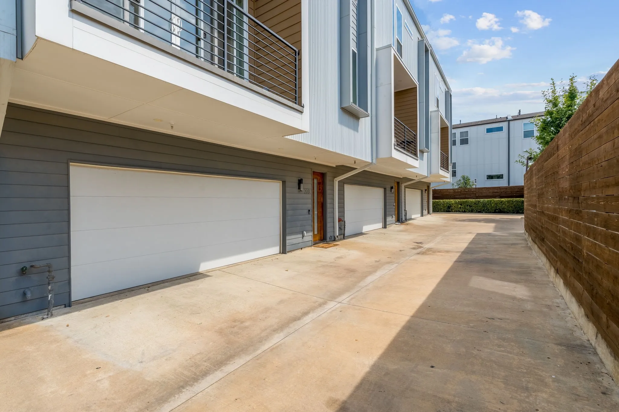Condominium For Rent in Dallas County , 3812 San Jacinto Street 203, Dallas, Texas 75204, 2 Bedroom, 3 Bathroom, 2 Garage spaces, 1,479 Sqft, built in 2020, mls#21397105, Real Estate Agent in Dallas, Homes For Rent in Dallas county, Homes For Rent in Dallas, Realtor in Dallas Texas, Real Estate Brokerage Independent Realty Texas, Luminita Cordes Realtor