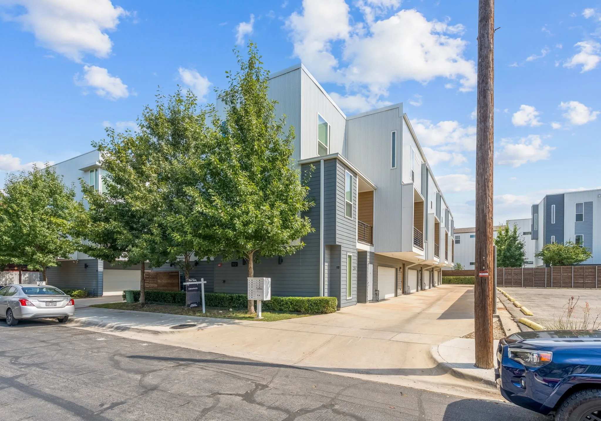 Condominium For Rent in Dallas County , 3812 San Jacinto Street 203, Dallas, Texas 75204, 2 Bedroom, 3 Bathroom, 2 Garage spaces, 1,479 Sqft, built in 2020, mls#21397105, Real Estate Agent in Dallas, Homes For Rent in Dallas county, Homes For Rent in Dallas, Realtor in Dallas Texas, Real Estate Brokerage Independent Realty Texas, Luminita Cordes Realtor