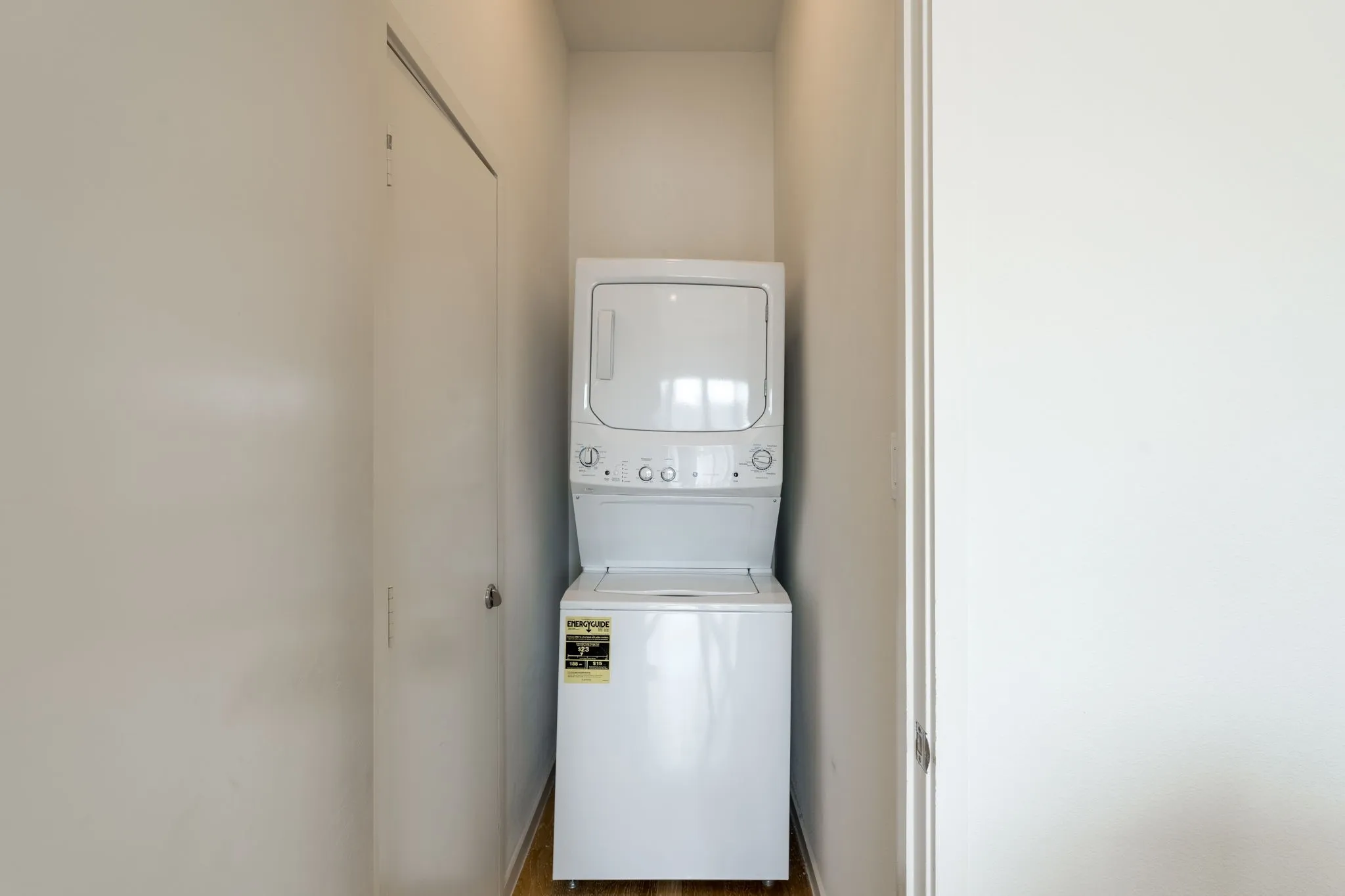 Condominium For Rent in Dallas County , 3812 San Jacinto Street 203, Dallas, Texas 75204, 2 Bedroom, 3 Bathroom, 2 Garage spaces, 1,479 Sqft, built in 2020, mls#21397105, Real Estate Agent in Dallas, Homes For Rent in Dallas county, Homes For Rent in Dallas, Realtor in Dallas Texas, Real Estate Brokerage Independent Realty Texas, Luminita Cordes Realtor