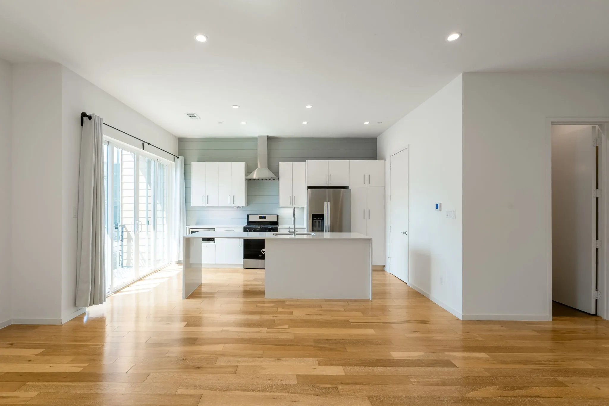 Condominium For Rent in Dallas County , 3812 San Jacinto Street 203, Dallas, Texas 75204, 2 Bedroom, 3 Bathroom, 2 Garage spaces, 1,479 Sqft, built in 2020, mls#21397105, Real Estate Agent in Dallas, Homes For Rent in Dallas county, Homes For Rent in Dallas, Realtor in Dallas Texas, Real Estate Brokerage Independent Realty Texas, Luminita Cordes Realtor