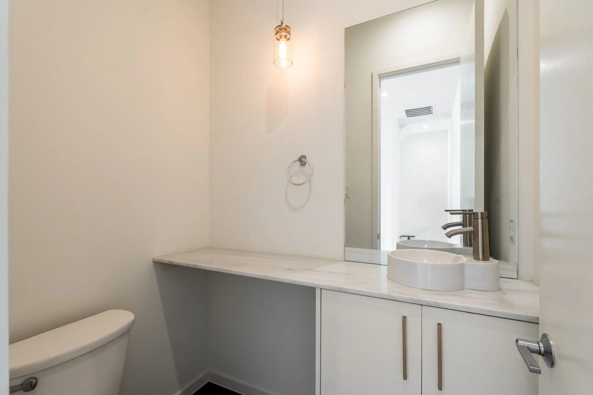 Condominium For Rent in Dallas County , 3812 San Jacinto Street 203, Dallas, Texas 75204, 2 Bedroom, 3 Bathroom, 2 Garage spaces, 1,479 Sqft, built in 2020, mls#21397105, Real Estate Agent in Dallas, Homes For Rent in Dallas county, Homes For Rent in Dallas, Realtor in Dallas Texas, Real Estate Brokerage Independent Realty Texas, Luminita Cordes Realtor