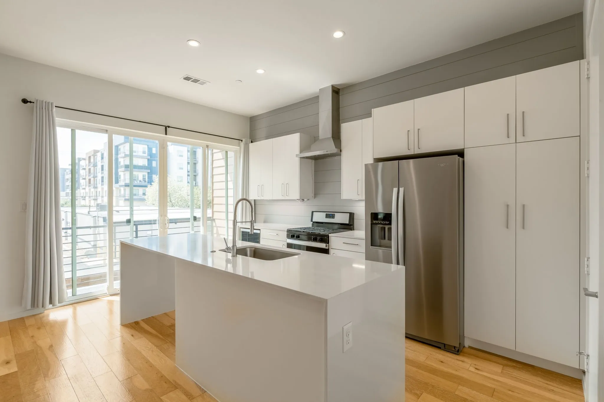 Condominium For Rent in Dallas County , 3812 San Jacinto Street 203, Dallas, Texas 75204, 2 Bedroom, 3 Bathroom, 2 Garage spaces, 1,479 Sqft, built in 2020, mls#21397105, Real Estate Agent in Dallas, Homes For Rent in Dallas county, Homes For Rent in Dallas, Realtor in Dallas Texas, Real Estate Brokerage Independent Realty Texas, Luminita Cordes Realtor