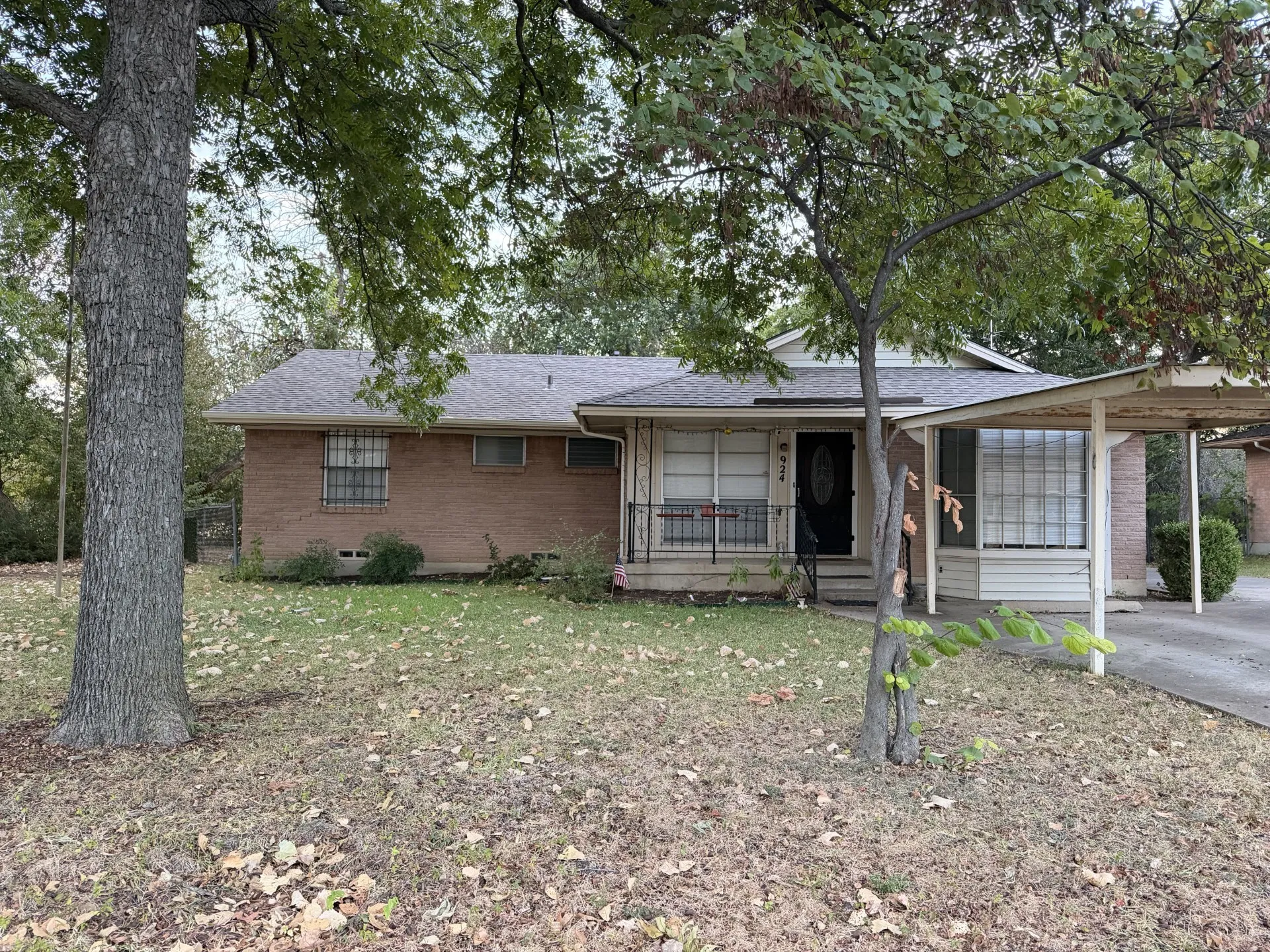 Single Family Residence For Sale in Denton County , 924 Monterey Drive, Denton, Texas 76209, 3 Bedroom, 2 Bathroom, Garage spaces, 1,123 Sqft, built in 1965, mls#21393517, Real Estate Agent in Denton, Homes For Sale in Denton county, Homes For Sale in Denton, Realtor in Denton Texas, Real Estate Brokerage Independent Realty Texas, Luminita Cordes Realtor