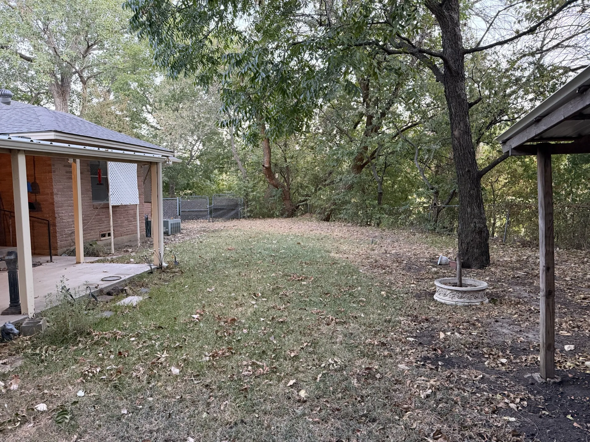 Single Family Residence For Sale in Denton County , 924 Monterey Drive, Denton, Texas 76209, 3 Bedroom, 2 Bathroom, Garage spaces, 1,123 Sqft, built in 1965, mls#21393517, Real Estate Agent in Denton, Homes For Sale in Denton county, Homes For Sale in Denton, Realtor in Denton Texas, Real Estate Brokerage Independent Realty Texas, Luminita Cordes Realtor