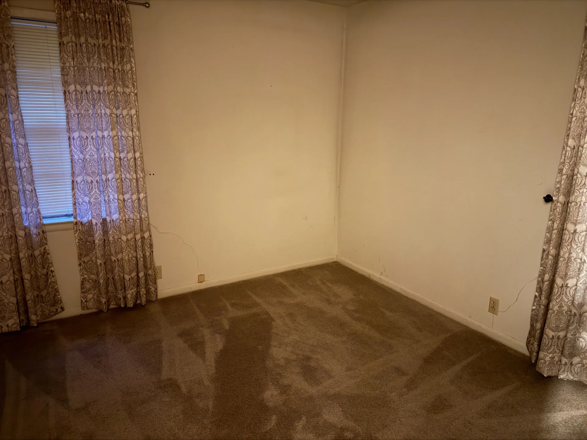 Single Family Residence For Sale in Denton County , 924 Monterey Drive, Denton, Texas 76209, 3 Bedroom, 2 Bathroom, Garage spaces, 1,123 Sqft, built in 1965, mls#21393517, Real Estate Agent in Denton, Homes For Sale in Denton county, Homes For Sale in Denton, Realtor in Denton Texas, Real Estate Brokerage Independent Realty Texas, Luminita Cordes Realtor
