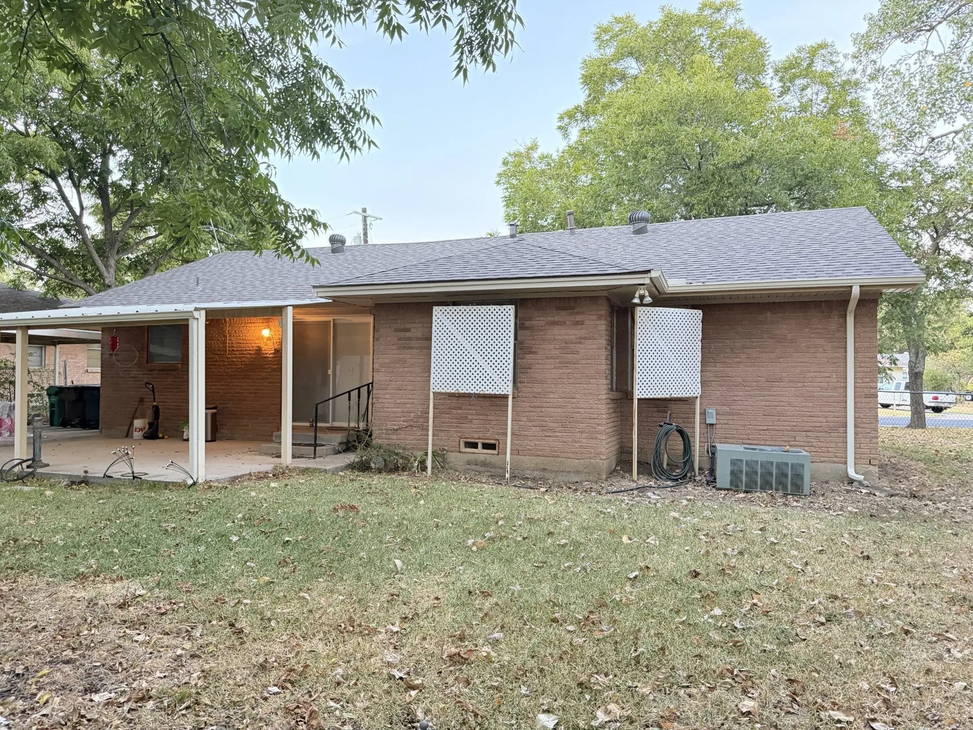 Single Family Residence For Sale in Denton County , 924 Monterey Drive, Denton, Texas 76209, 3 Bedroom, 2 Bathroom, Garage spaces, 1,123 Sqft, built in 1965, mls#21393517, Real Estate Agent in Denton, Homes For Sale in Denton county, Homes For Sale in Denton, Realtor in Denton Texas, Real Estate Brokerage Independent Realty Texas, Luminita Cordes Realtor