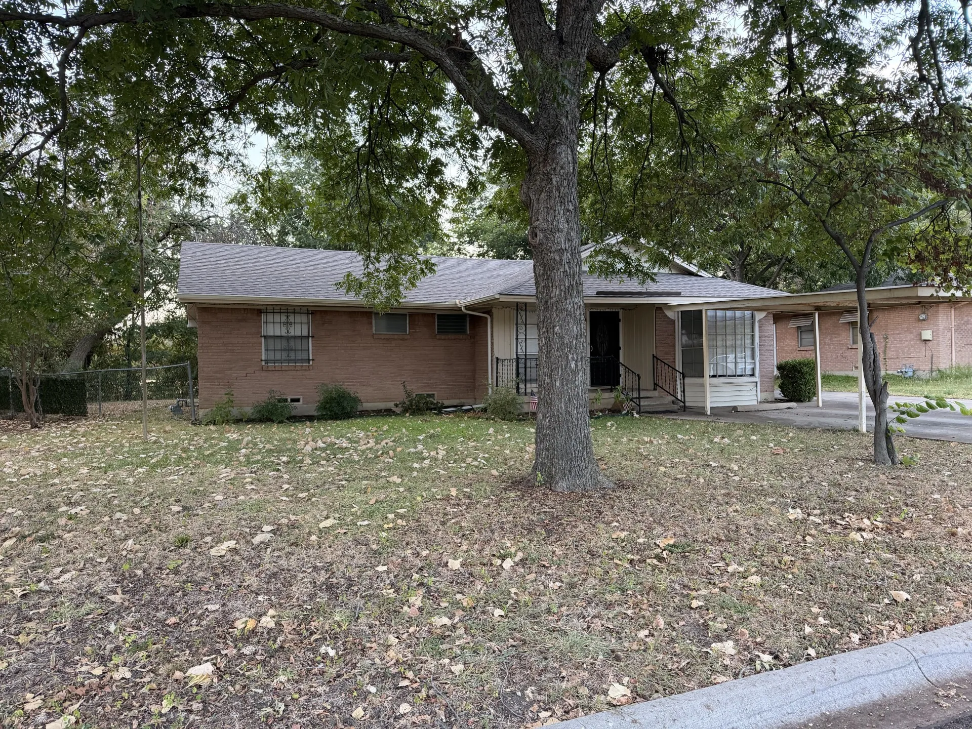 Single Family Residence For Sale in Denton County , 924 Monterey Drive, Denton, Texas 76209, 3 Bedroom, 2 Bathroom, Garage spaces, 1,123 Sqft, built in 1965, mls#21393517, Real Estate Agent in Denton, Homes For Sale in Denton county, Homes For Sale in Denton, Realtor in Denton Texas, Real Estate Brokerage Independent Realty Texas, Luminita Cordes Realtor