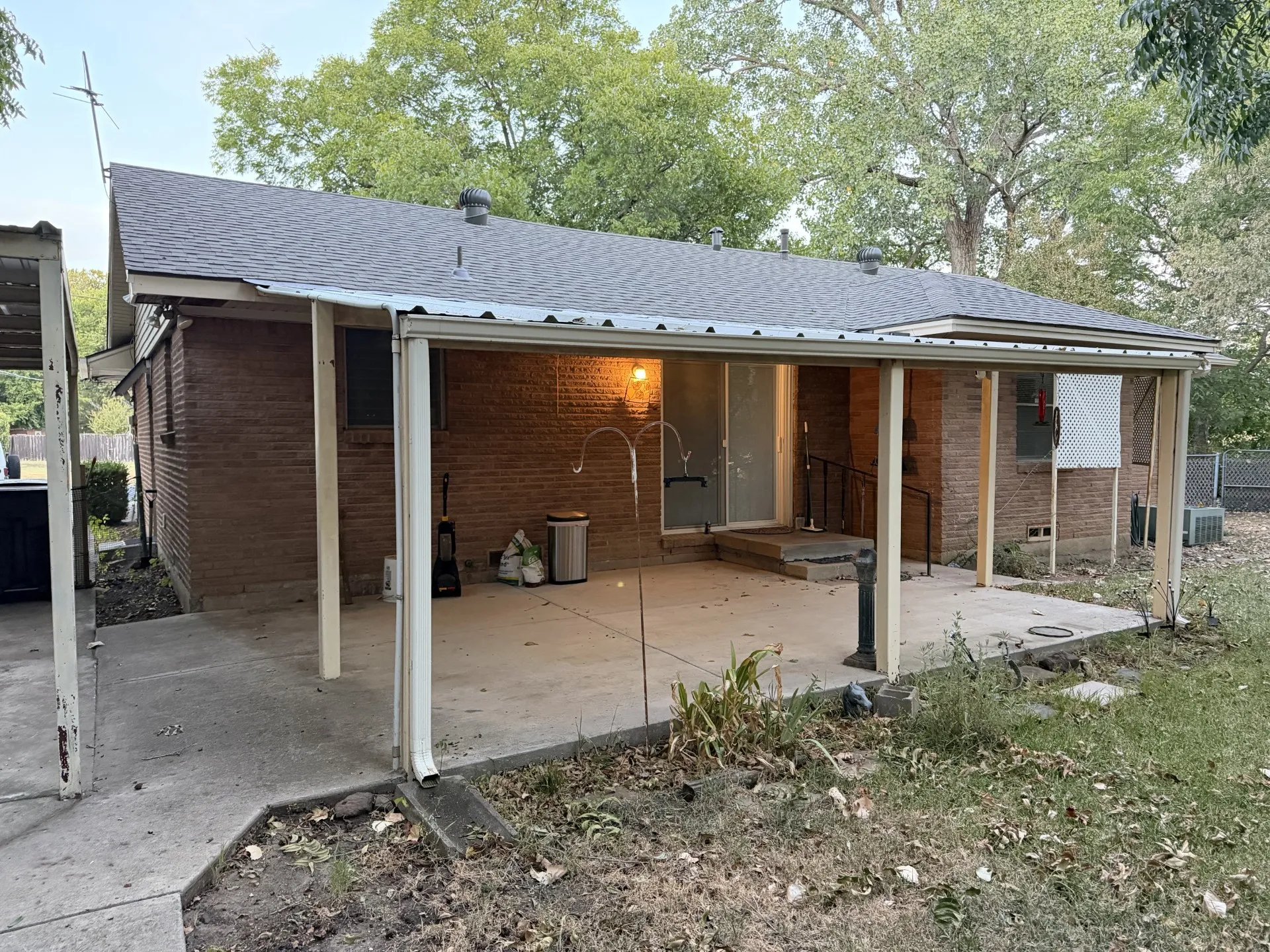 Single Family Residence For Sale in Denton County , 924 Monterey Drive, Denton, Texas 76209, 3 Bedroom, 2 Bathroom, Garage spaces, 1,123 Sqft, built in 1965, mls#21393517, Real Estate Agent in Denton, Homes For Sale in Denton county, Homes For Sale in Denton, Realtor in Denton Texas, Real Estate Brokerage Independent Realty Texas, Luminita Cordes Realtor