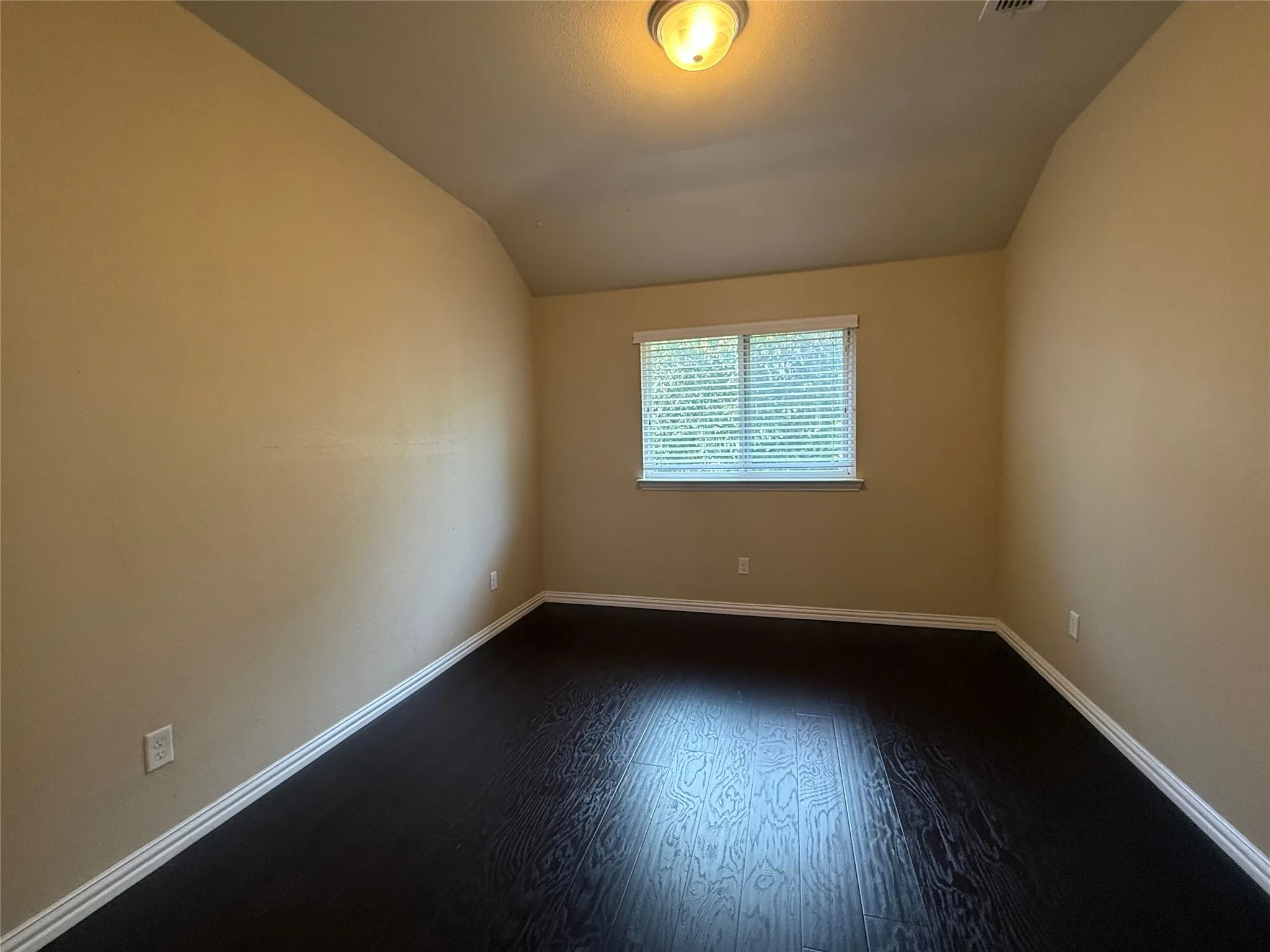 Townhouse For Rent in Denton County , 217 Barrington Lane, Lewisville, Texas 75067, 3 Bedroom, 3 Bathroom, 2 Garage spaces, 1,666 Sqft, built in 2014, mls#21397045, Real Estate Agent in Lewisville, Homes For Rent in Denton county, Homes For Rent in Lewisville, Realtor in Lewisville Texas, Real Estate Brokerage Independent Realty Texas, Luminita Cordes Realtor