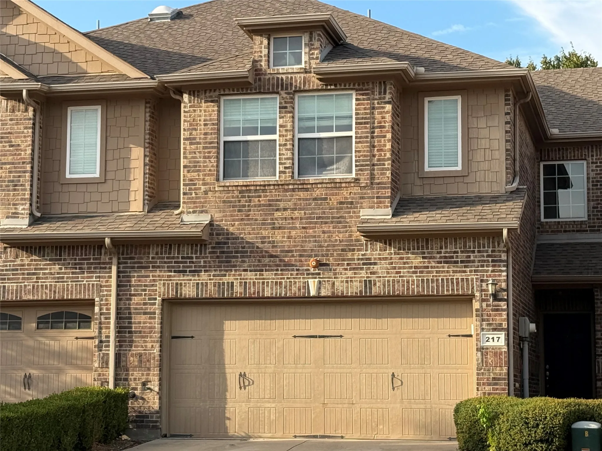 Townhouse For Rent in Denton County , 217 Barrington Lane, Lewisville, Texas 75067, 3 Bedroom, 3 Bathroom, 2 Garage spaces, 1,666 Sqft, built in 2014, mls#21397045, Real Estate Agent in Lewisville, Homes For Rent in Denton county, Homes For Rent in Lewisville, Realtor in Lewisville Texas, Real Estate Brokerage Independent Realty Texas, Luminita Cordes Realtor