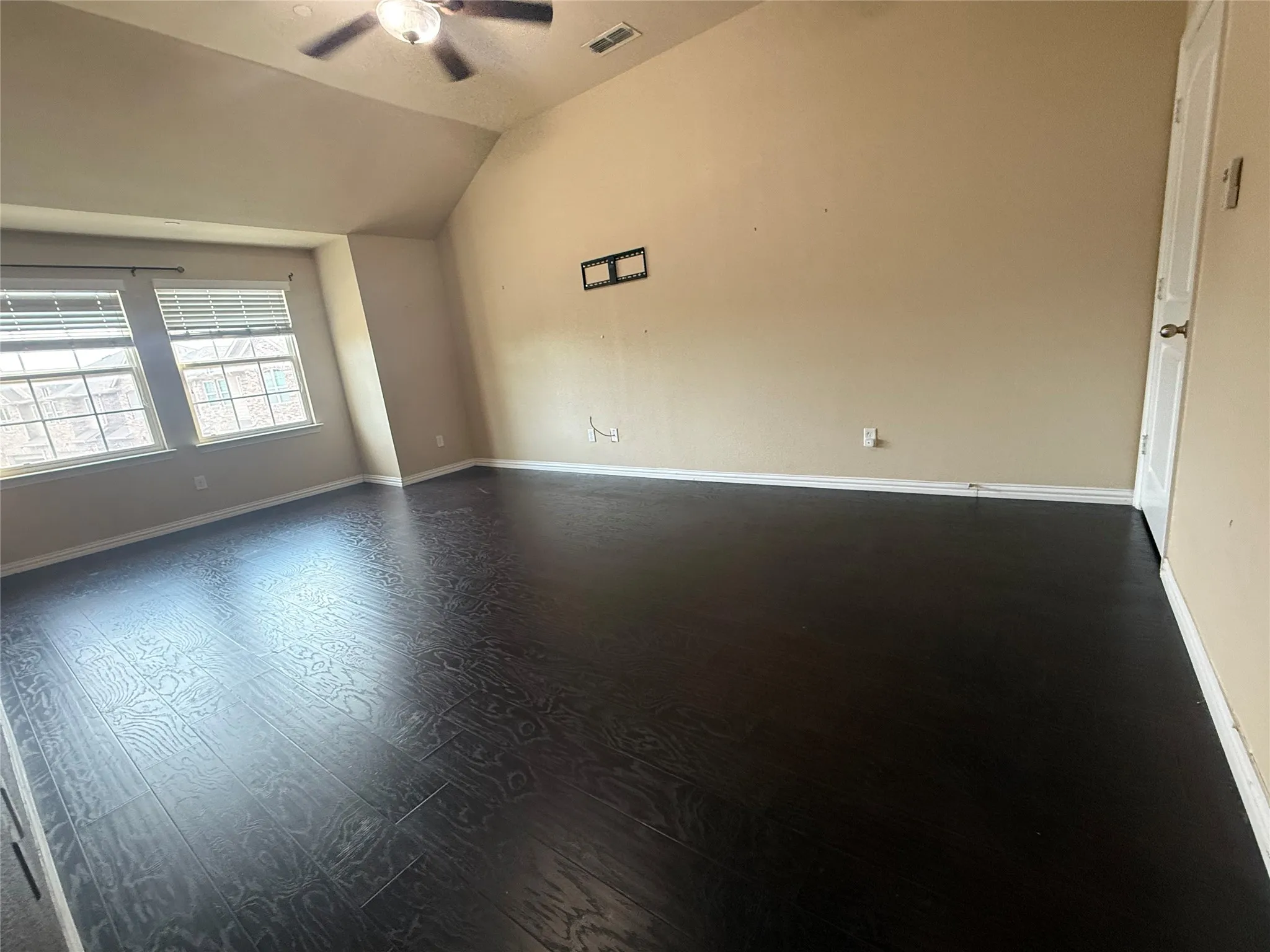 Townhouse For Rent in Denton County , 217 Barrington Lane, Lewisville, Texas 75067, 3 Bedroom, 3 Bathroom, 2 Garage spaces, 1,666 Sqft, built in 2014, mls#21397045, Real Estate Agent in Lewisville, Homes For Rent in Denton county, Homes For Rent in Lewisville, Realtor in Lewisville Texas, Real Estate Brokerage Independent Realty Texas, Luminita Cordes Realtor