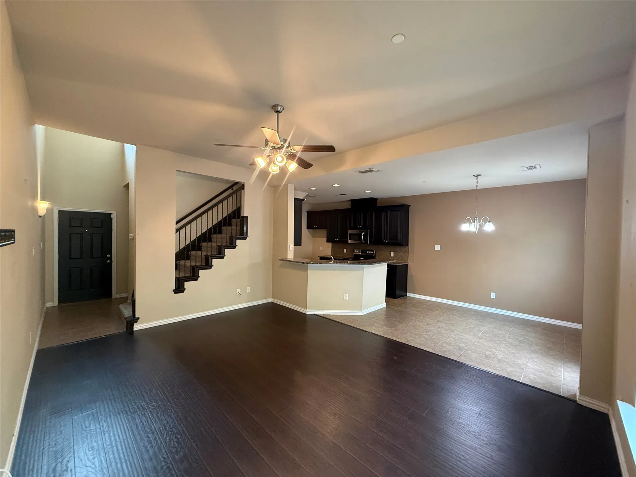 Townhouse For Rent in Denton County , 217 Barrington Lane, Lewisville, Texas 75067, 3 Bedroom, 3 Bathroom, 2 Garage spaces, 1,666 Sqft, built in 2014, mls#21397045, Real Estate Agent in Lewisville, Homes For Rent in Denton county, Homes For Rent in Lewisville, Realtor in Lewisville Texas, Real Estate Brokerage Independent Realty Texas, Luminita Cordes Realtor