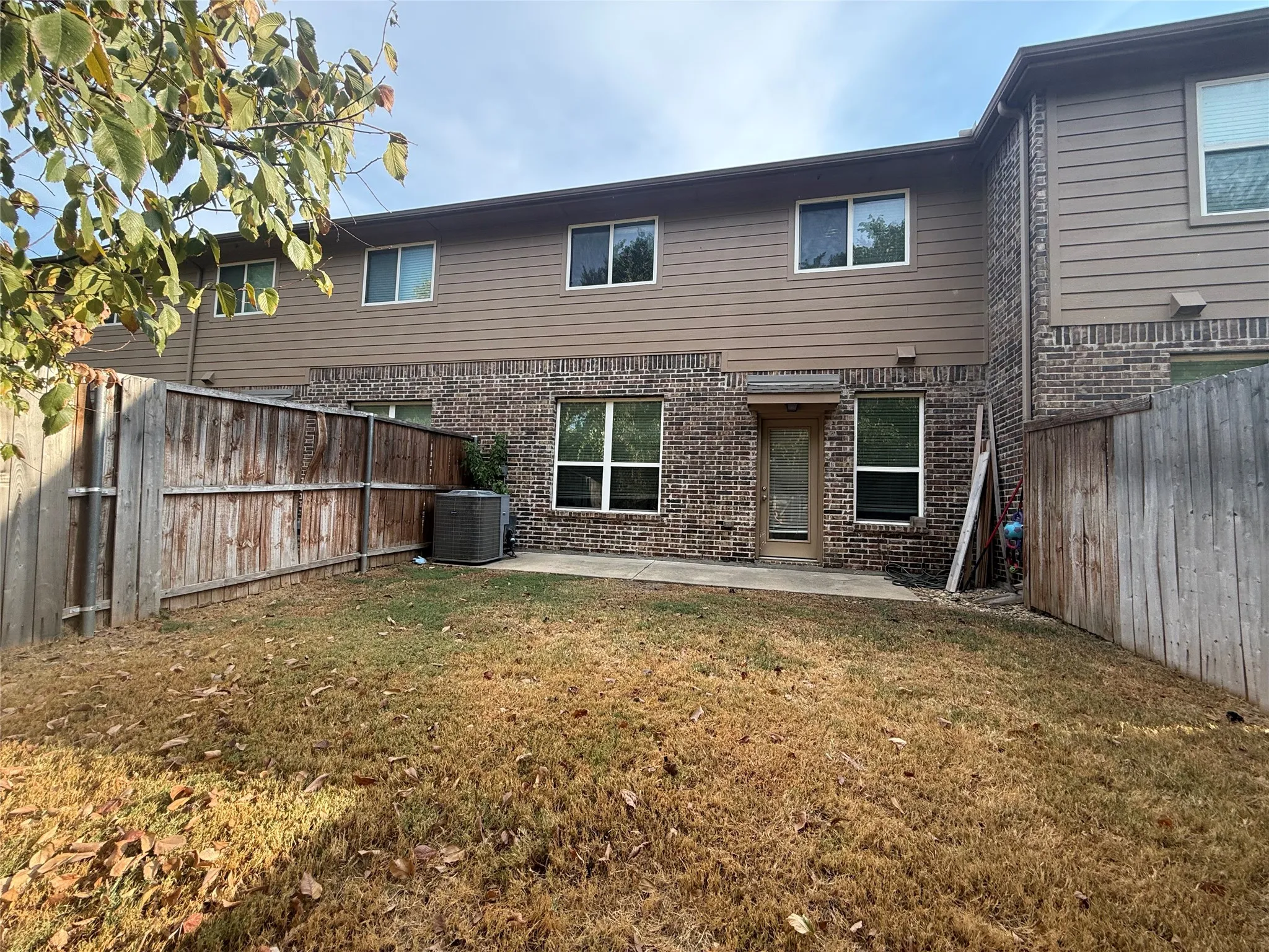 Townhouse For Rent in Denton County , 217 Barrington Lane, Lewisville, Texas 75067, 3 Bedroom, 3 Bathroom, 2 Garage spaces, 1,666 Sqft, built in 2014, mls#21397045, Real Estate Agent in Lewisville, Homes For Rent in Denton county, Homes For Rent in Lewisville, Realtor in Lewisville Texas, Real Estate Brokerage Independent Realty Texas, Luminita Cordes Realtor