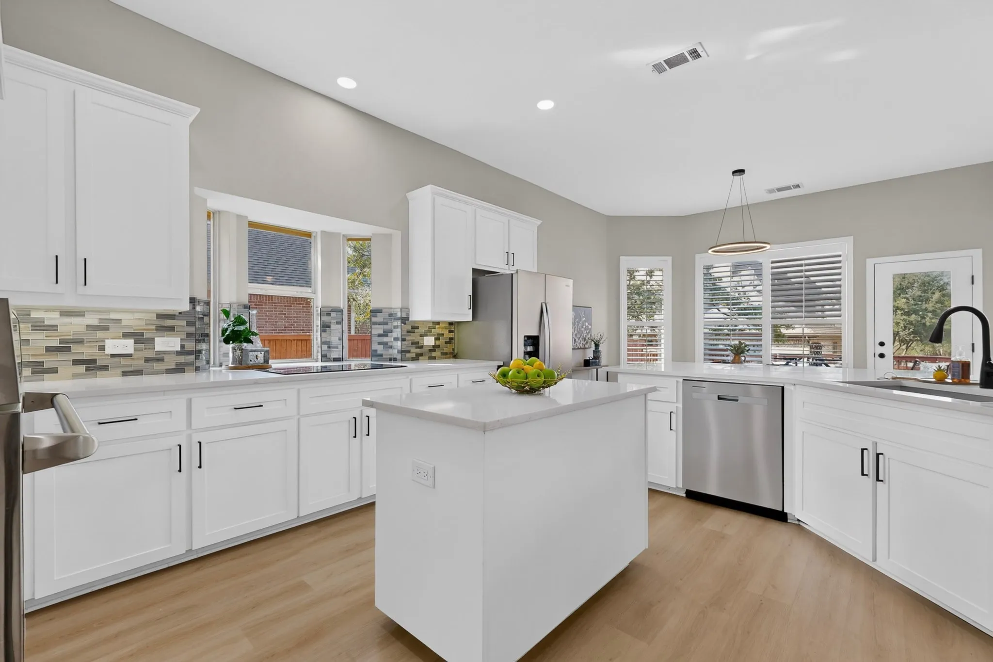 Single Family Residence For Sale in Denton County , 3309 Shadow Wood Circle, Highland Village, Texas 75077, 4 Bedroom, 3 Bathroom, 3 Garage spaces, 3,015 Sqft, built in 1996, mls#21379521, Real Estate Agent in Highland Village, Homes For Sale in Denton county, Homes For Sale in Highland Village, Realtor in Highland Village Texas, Real Estate Brokerage Independent Realty Texas, Luminita Cordes Realtor