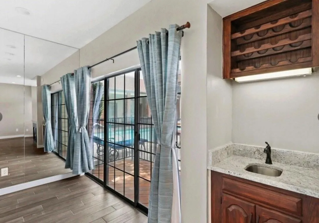 Condominium For Rent in Dallas County , 5100 Verde valley lane 111, Dallas, Texas 75254, 1 Bedroom, 2 Bathroom, Garage spaces, 985 Sqft, built in 1982, mls#21396741, Real Estate Agent in Dallas, Homes For Rent in Dallas county, Homes For Rent in Dallas, Realtor in Dallas Texas, Real Estate Brokerage Independent Realty Texas, Luminita Cordes Realtor