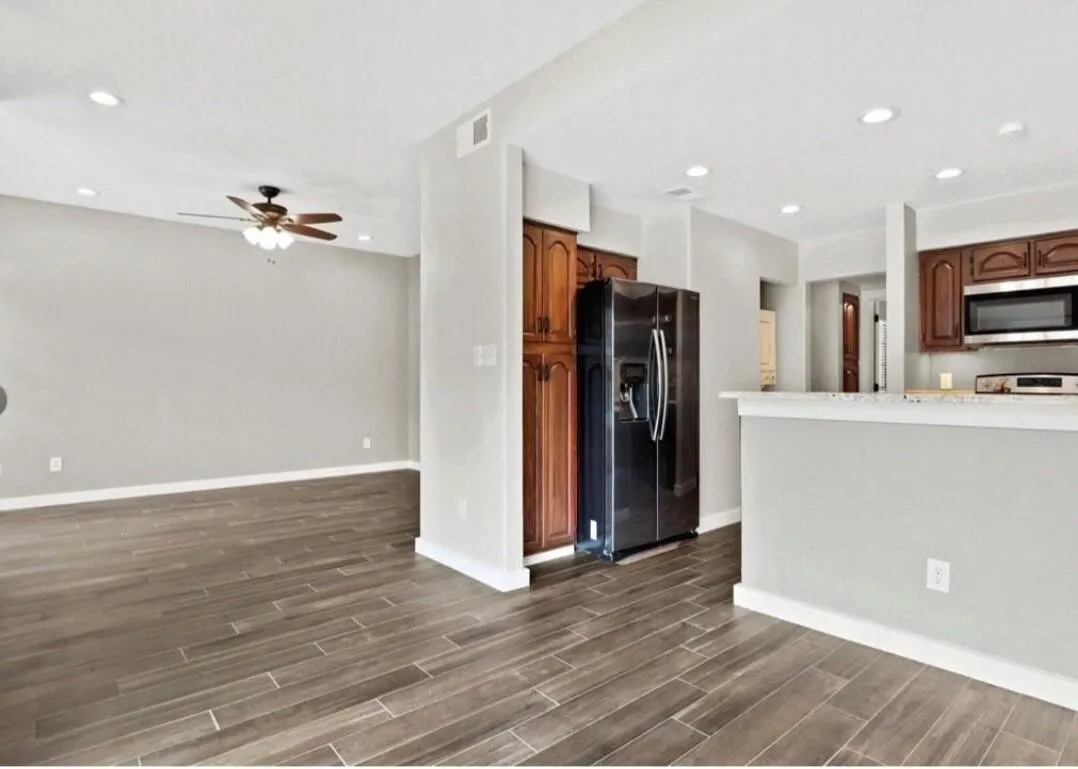 Condominium For Rent in Dallas County , 5100 Verde valley lane 111, Dallas, Texas 75254, 1 Bedroom, 2 Bathroom, Garage spaces, 985 Sqft, built in 1982, mls#21396741, Real Estate Agent in Dallas, Homes For Rent in Dallas county, Homes For Rent in Dallas, Realtor in Dallas Texas, Real Estate Brokerage Independent Realty Texas, Luminita Cordes Realtor