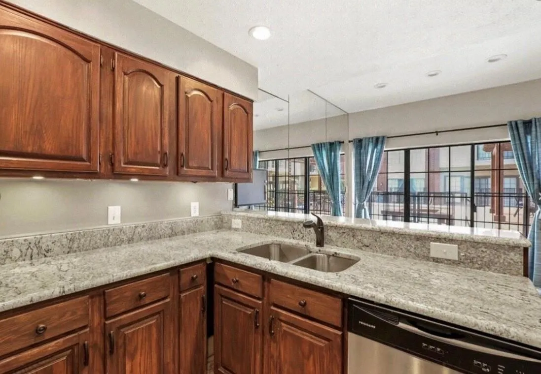Condominium For Rent in Dallas County , 5100 Verde valley lane 111, Dallas, Texas 75254, 1 Bedroom, 2 Bathroom, Garage spaces, 985 Sqft, built in 1982, mls#21396741, Real Estate Agent in Dallas, Homes For Rent in Dallas county, Homes For Rent in Dallas, Realtor in Dallas Texas, Real Estate Brokerage Independent Realty Texas, Luminita Cordes Realtor