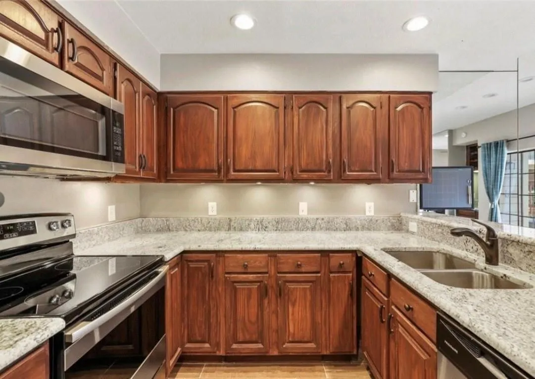 Condominium For Rent in Dallas County , 5100 Verde valley lane 111, Dallas, Texas 75254, 1 Bedroom, 2 Bathroom, Garage spaces, 985 Sqft, built in 1982, mls#21396741, Real Estate Agent in Dallas, Homes For Rent in Dallas county, Homes For Rent in Dallas, Realtor in Dallas Texas, Real Estate Brokerage Independent Realty Texas, Luminita Cordes Realtor
