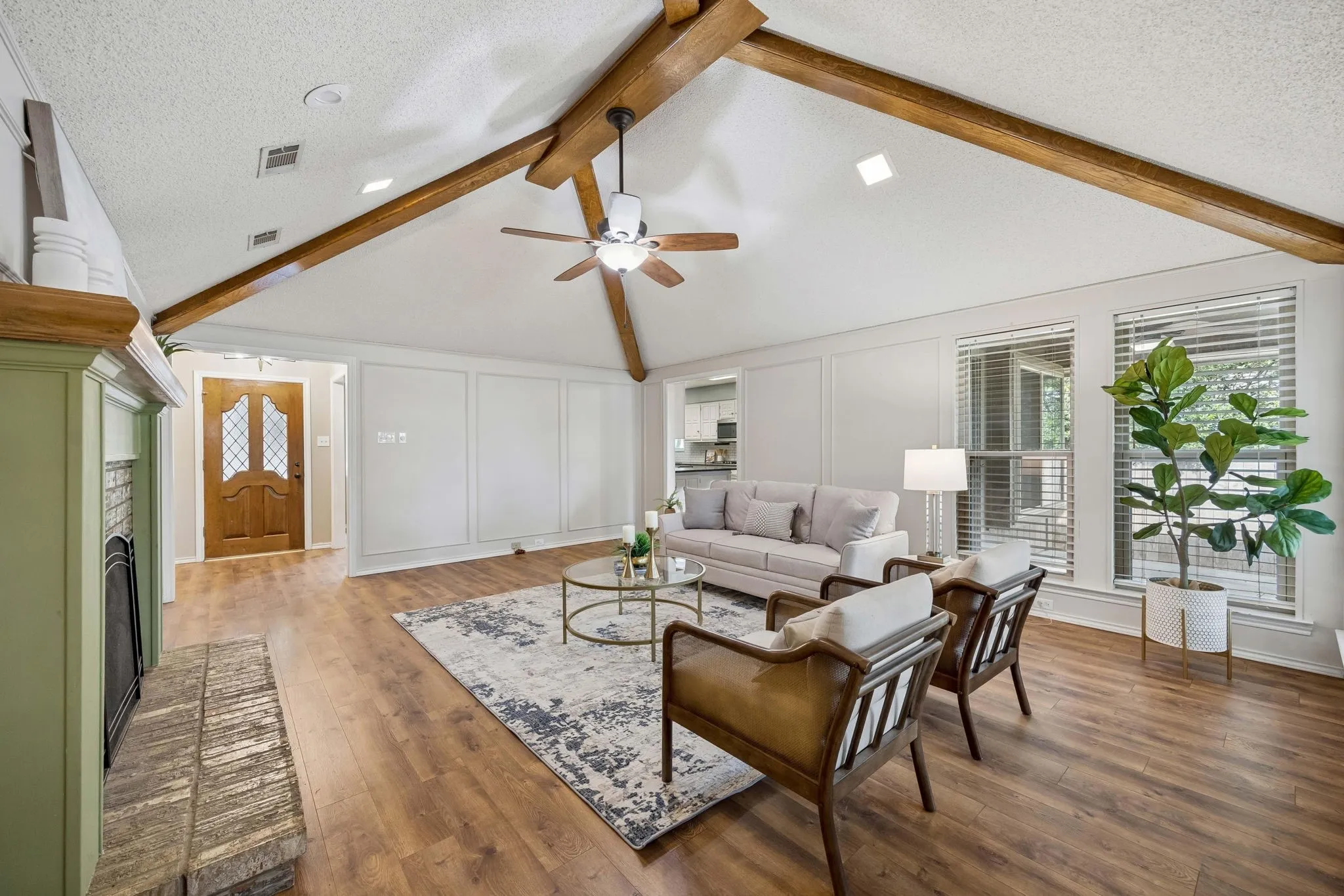 Single Family Residence For Sale in Dallas County , 3702 Elmcrest Circle, Garland, Texas 75040, 3 Bedroom, 2 Bathroom, 2 Garage spaces, 2,118 Sqft, built in 1983, mls#21397120, Real Estate Agent in Garland, Homes For Sale in Dallas county, Homes For Sale in Garland, Realtor in Garland Texas, Real Estate Brokerage Independent Realty Texas, Luminita Cordes Realtor