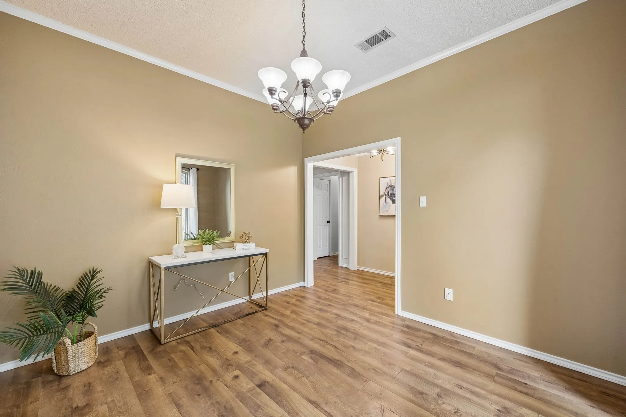 Single Family Residence For Sale in Dallas County , 3702 Elmcrest Circle, Garland, Texas 75040, 3 Bedroom, 2 Bathroom, 2 Garage spaces, 2,118 Sqft, built in 1983, mls#21397120, Real Estate Agent in Garland, Homes For Sale in Dallas county, Homes For Sale in Garland, Realtor in Garland Texas, Real Estate Brokerage Independent Realty Texas, Luminita Cordes Realtor