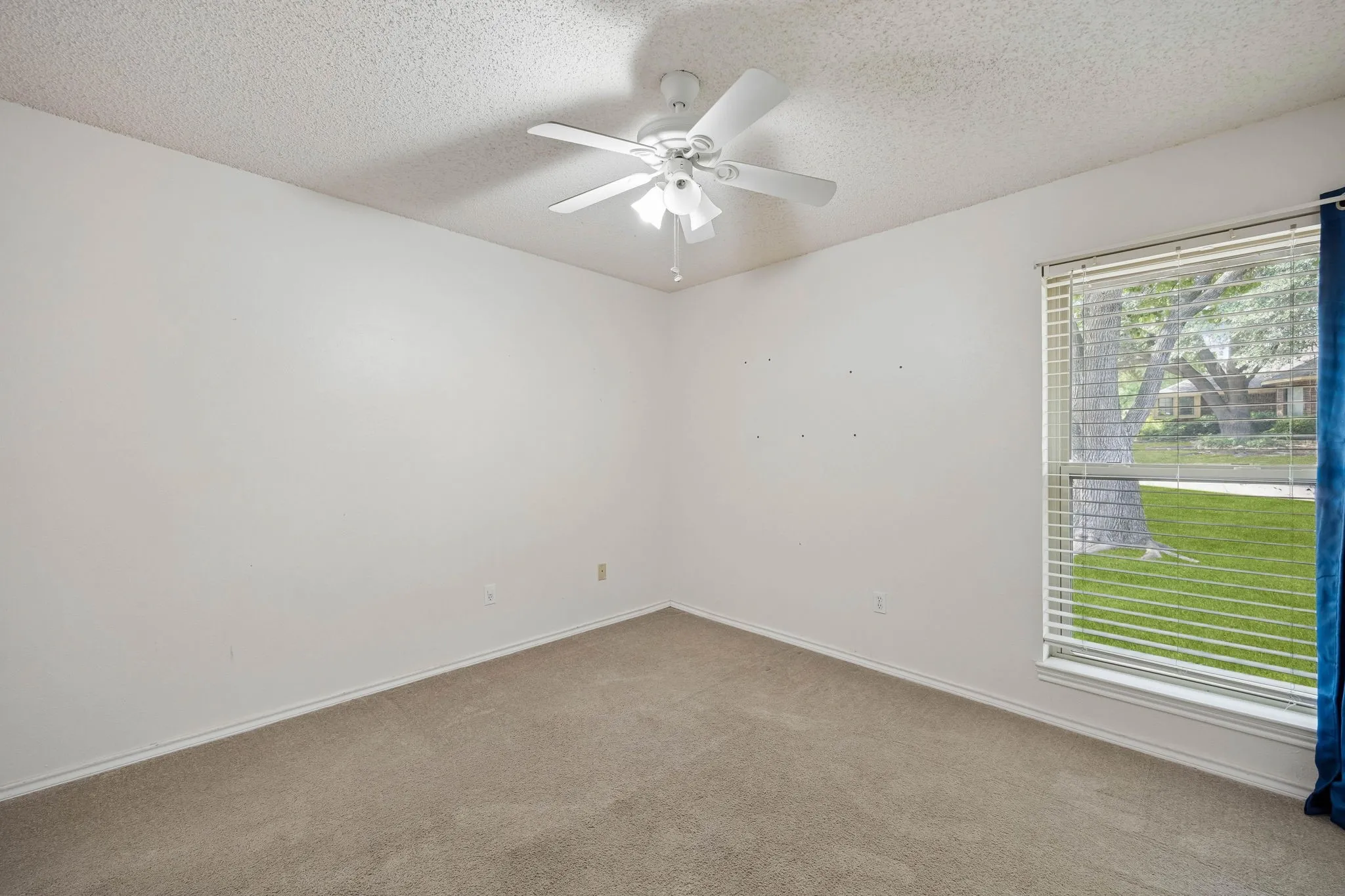 Single Family Residence For Sale in Dallas County , 3702 Elmcrest Circle, Garland, Texas 75040, 3 Bedroom, 2 Bathroom, 2 Garage spaces, 2,118 Sqft, built in 1983, mls#21397120, Real Estate Agent in Garland, Homes For Sale in Dallas county, Homes For Sale in Garland, Realtor in Garland Texas, Real Estate Brokerage Independent Realty Texas, Luminita Cordes Realtor