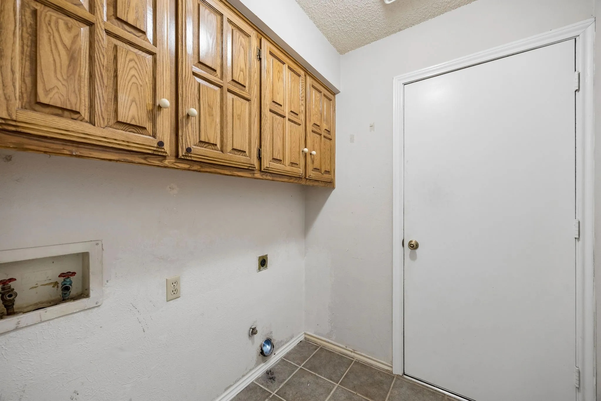 Single Family Residence For Sale in Dallas County , 3702 Elmcrest Circle, Garland, Texas 75040, 3 Bedroom, 2 Bathroom, 2 Garage spaces, 2,118 Sqft, built in 1983, mls#21397120, Real Estate Agent in Garland, Homes For Sale in Dallas county, Homes For Sale in Garland, Realtor in Garland Texas, Real Estate Brokerage Independent Realty Texas, Luminita Cordes Realtor