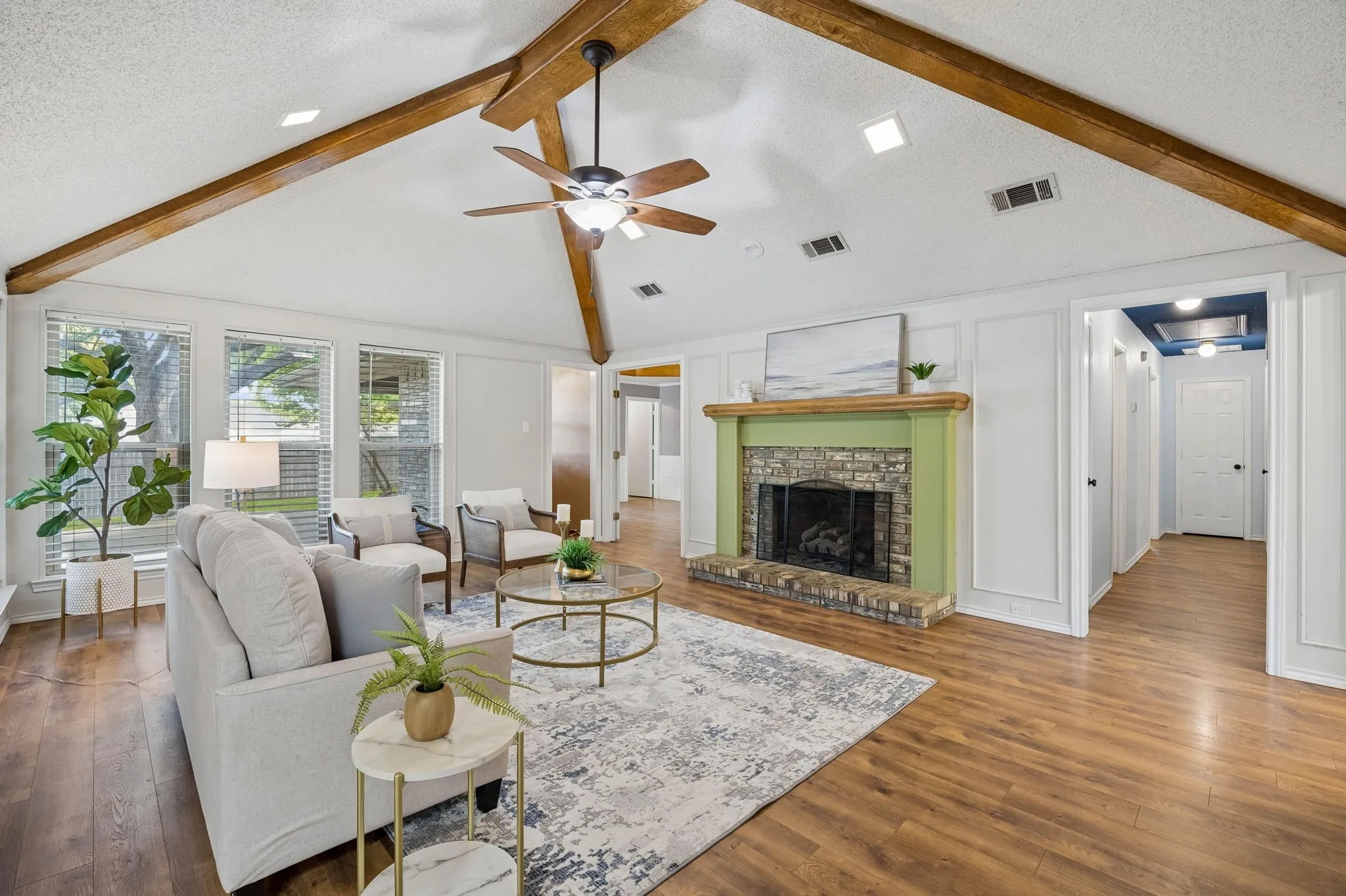 Single Family Residence For Sale in Dallas County , 3702 Elmcrest Circle, Garland, Texas 75040, 3 Bedroom, 2 Bathroom, 2 Garage spaces, 2,118 Sqft, built in 1983, mls#21397120, Real Estate Agent in Garland, Homes For Sale in Dallas county, Homes For Sale in Garland, Realtor in Garland Texas, Real Estate Brokerage Independent Realty Texas, Luminita Cordes Realtor