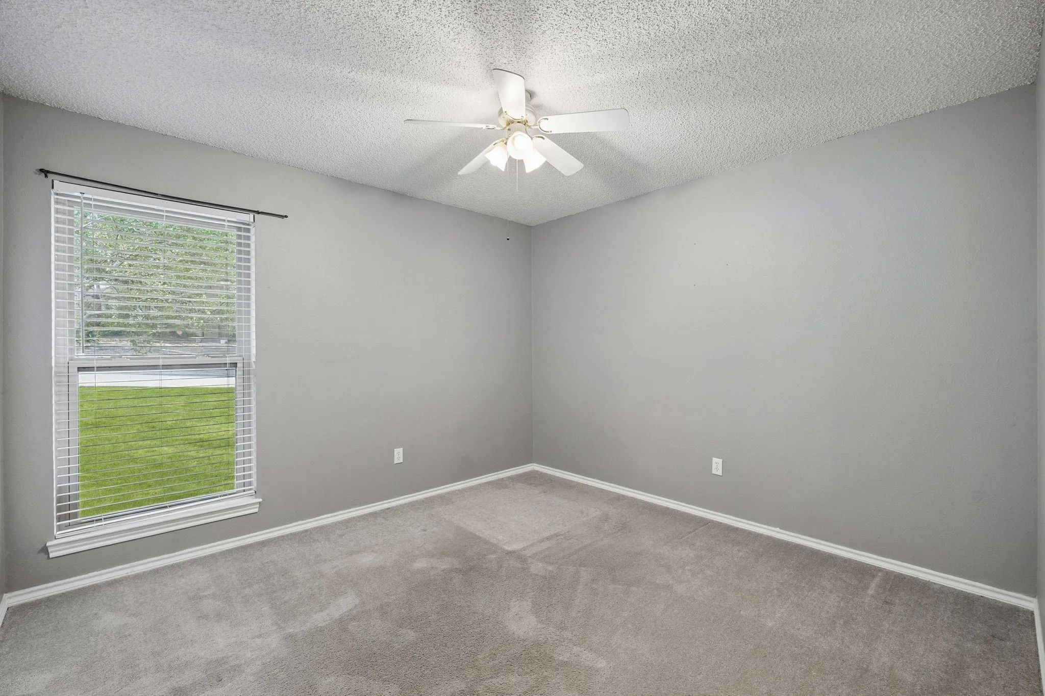 Single Family Residence For Sale in Dallas County , 3702 Elmcrest Circle, Garland, Texas 75040, 3 Bedroom, 2 Bathroom, 2 Garage spaces, 2,118 Sqft, built in 1983, mls#21397120, Real Estate Agent in Garland, Homes For Sale in Dallas county, Homes For Sale in Garland, Realtor in Garland Texas, Real Estate Brokerage Independent Realty Texas, Luminita Cordes Realtor