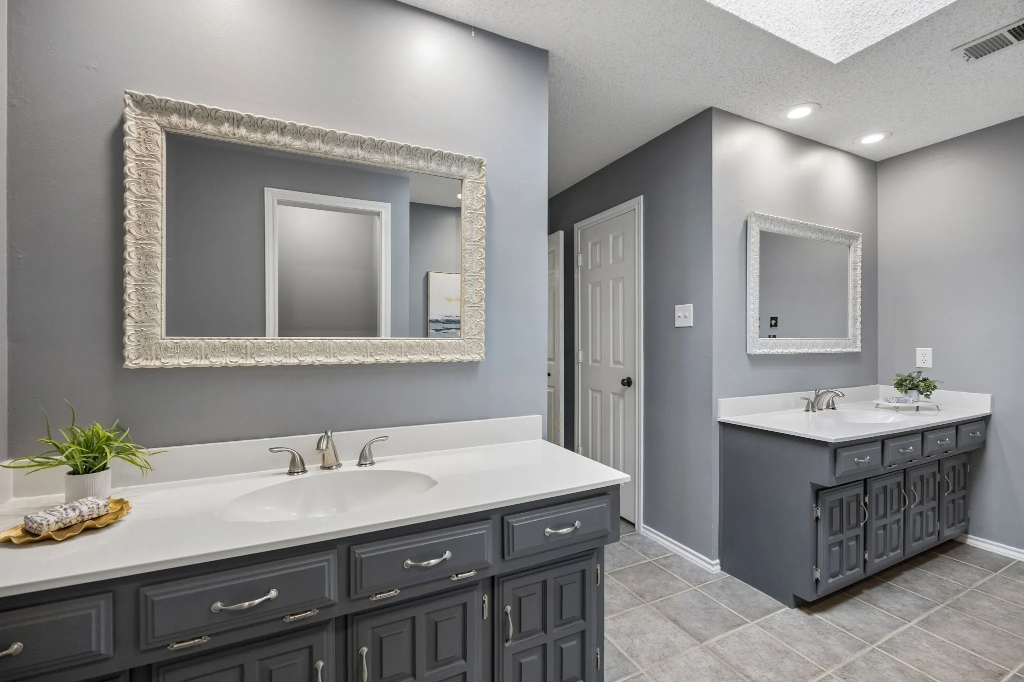 Single Family Residence For Sale in Dallas County , 3702 Elmcrest Circle, Garland, Texas 75040, 3 Bedroom, 2 Bathroom, 2 Garage spaces, 2,118 Sqft, built in 1983, mls#21397120, Real Estate Agent in Garland, Homes For Sale in Dallas county, Homes For Sale in Garland, Realtor in Garland Texas, Real Estate Brokerage Independent Realty Texas, Luminita Cordes Realtor