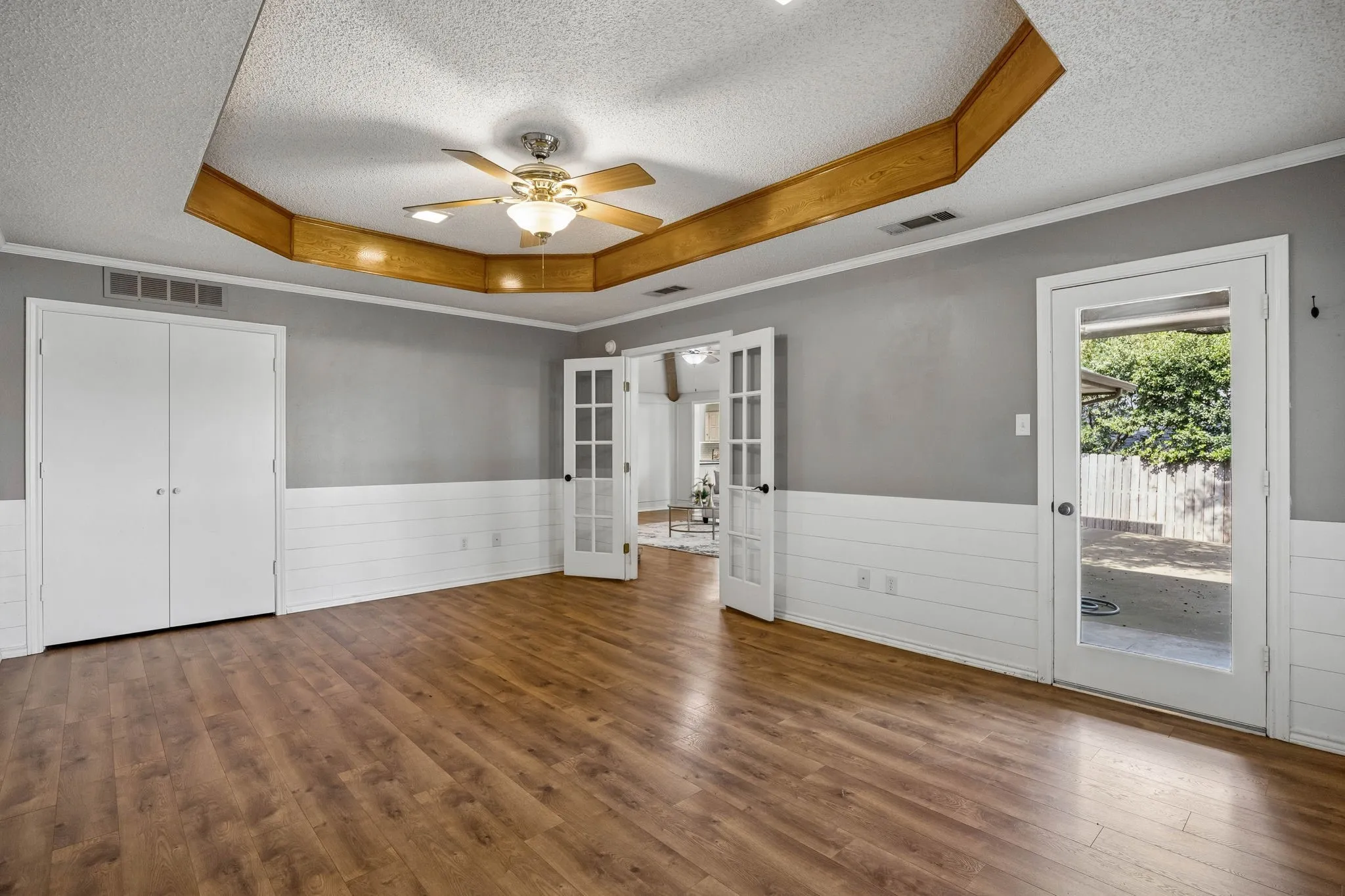 Single Family Residence For Sale in Dallas County , 3702 Elmcrest Circle, Garland, Texas 75040, 3 Bedroom, 2 Bathroom, 2 Garage spaces, 2,118 Sqft, built in 1983, mls#21397120, Real Estate Agent in Garland, Homes For Sale in Dallas county, Homes For Sale in Garland, Realtor in Garland Texas, Real Estate Brokerage Independent Realty Texas, Luminita Cordes Realtor