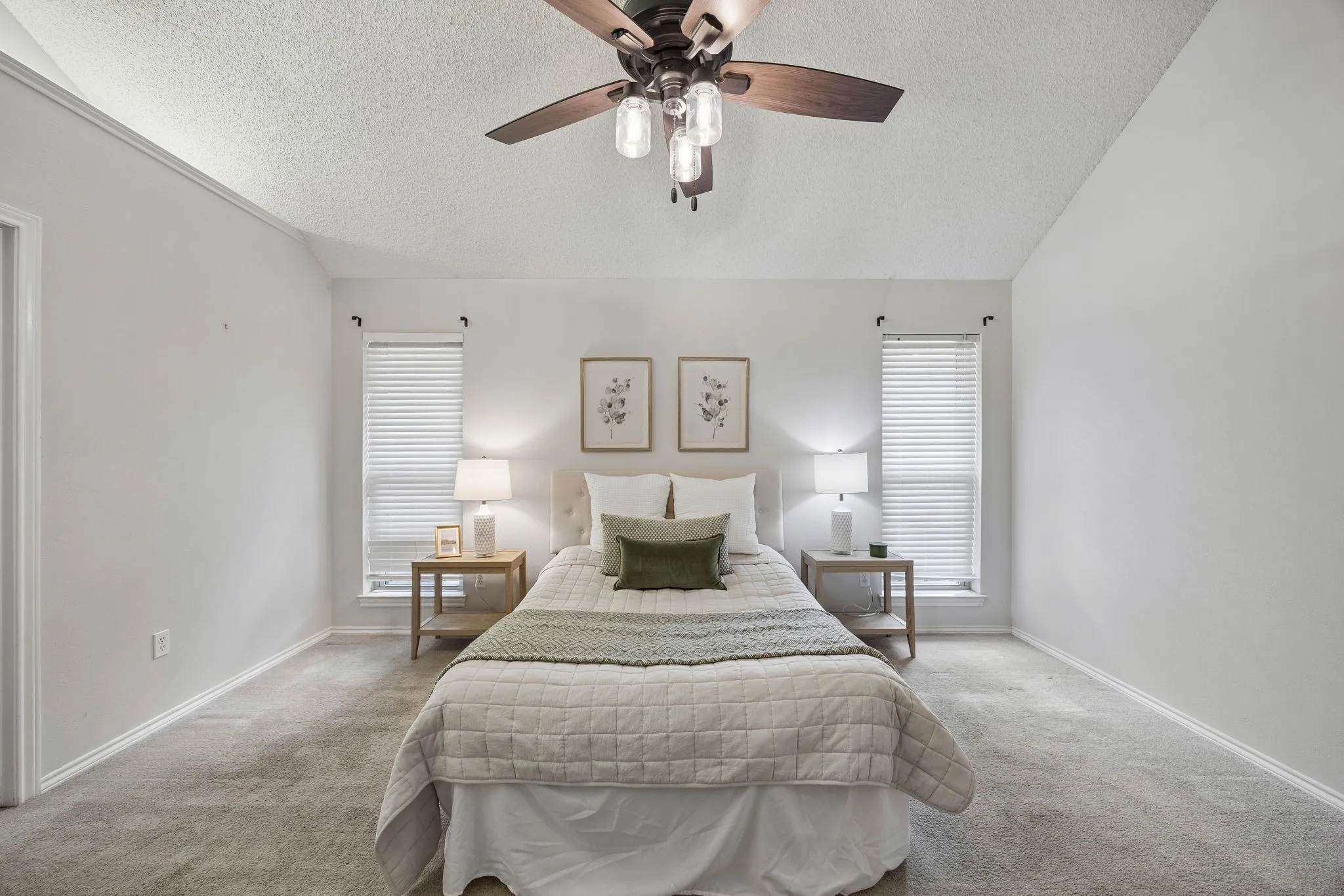 Single Family Residence For Sale in Dallas County , 3702 Elmcrest Circle, Garland, Texas 75040, 3 Bedroom, 2 Bathroom, 2 Garage spaces, 2,118 Sqft, built in 1983, mls#21397120, Real Estate Agent in Garland, Homes For Sale in Dallas county, Homes For Sale in Garland, Realtor in Garland Texas, Real Estate Brokerage Independent Realty Texas, Luminita Cordes Realtor