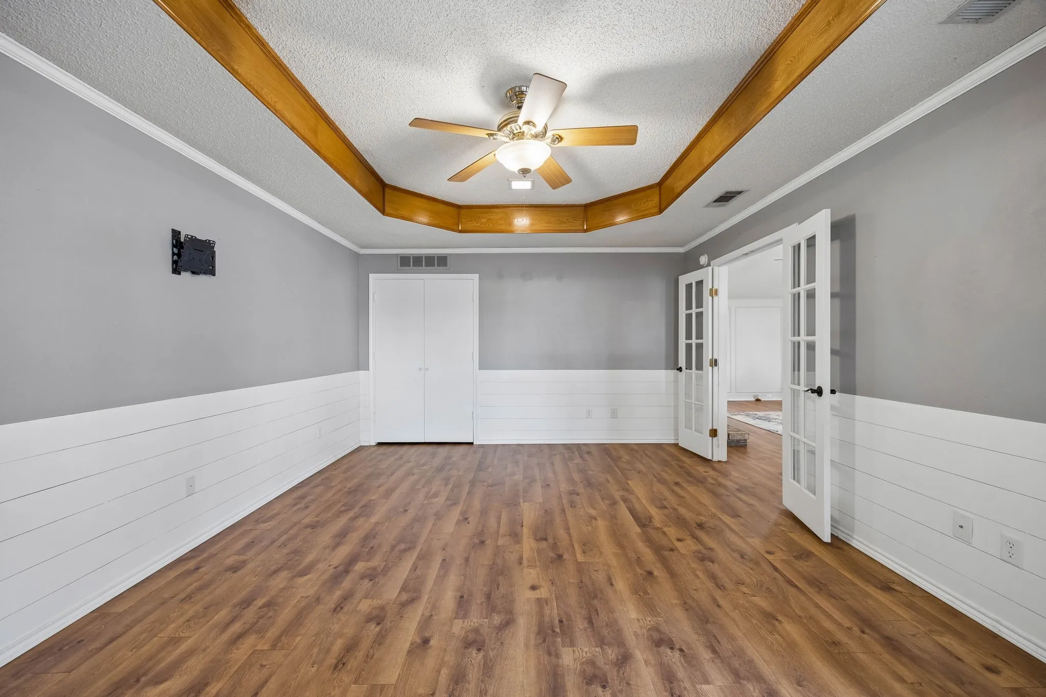 Single Family Residence For Sale in Dallas County , 3702 Elmcrest Circle, Garland, Texas 75040, 3 Bedroom, 2 Bathroom, 2 Garage spaces, 2,118 Sqft, built in 1983, mls#21397120, Real Estate Agent in Garland, Homes For Sale in Dallas county, Homes For Sale in Garland, Realtor in Garland Texas, Real Estate Brokerage Independent Realty Texas, Luminita Cordes Realtor