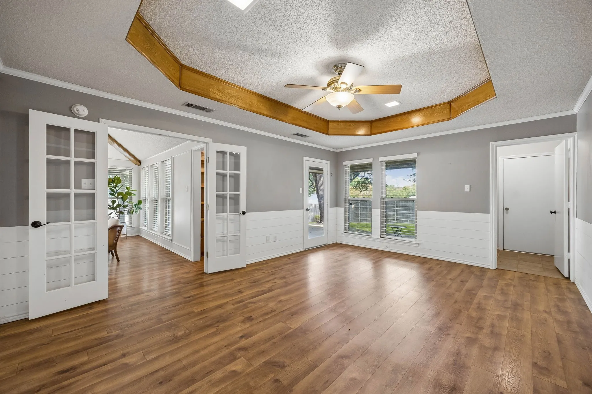 Single Family Residence For Sale in Dallas County , 3702 Elmcrest Circle, Garland, Texas 75040, 3 Bedroom, 2 Bathroom, 2 Garage spaces, 2,118 Sqft, built in 1983, mls#21397120, Real Estate Agent in Garland, Homes For Sale in Dallas county, Homes For Sale in Garland, Realtor in Garland Texas, Real Estate Brokerage Independent Realty Texas, Luminita Cordes Realtor