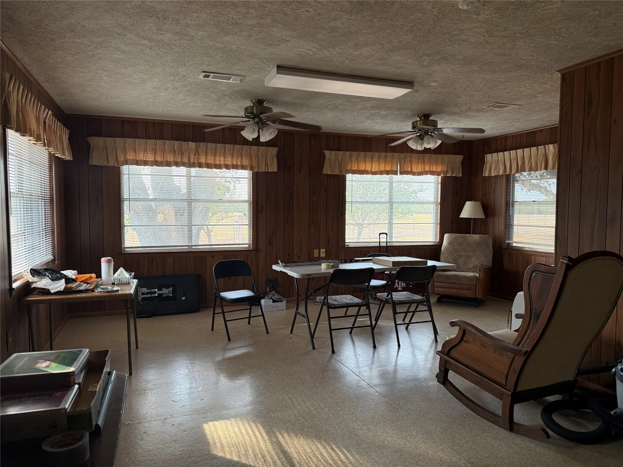 Farm For Sale in Bosque County , 467 County Road 2371, Meridian, Texas 76665, 3 Bedroom, 2 Bathroom, Garage spaces, 1,613 Sqft, built in 1971, mls#21396770, Real Estate Agent in Meridian, Homes For Sale in Bosque county, Homes For Sale in Meridian, Realtor in Meridian Texas, Real Estate Brokerage Independent Realty Texas, Luminita Cordes Realtor