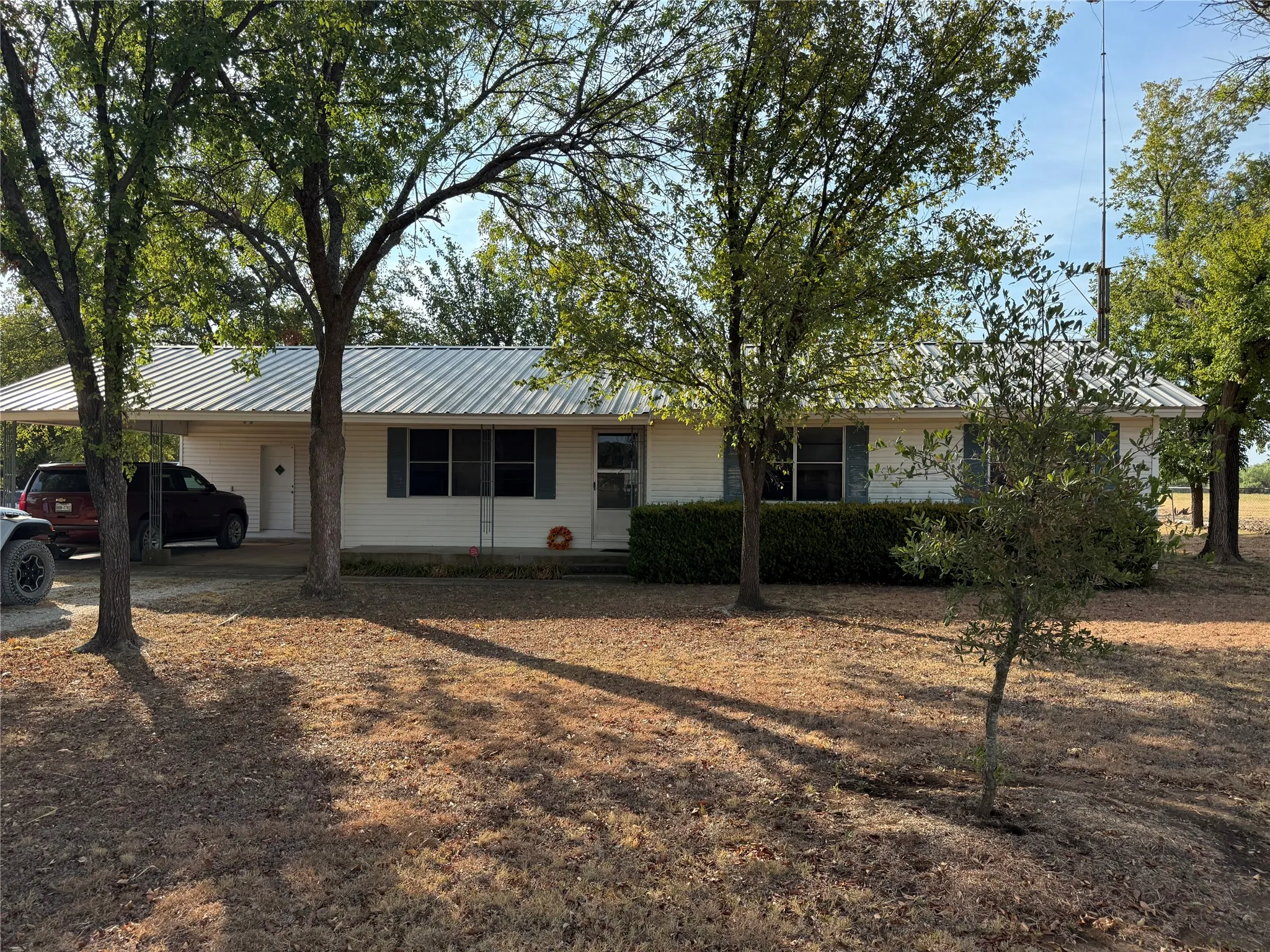 Farm For Sale in Bosque County , 467 County Road 2371, Meridian, Texas 76665, 3 Bedroom, 2 Bathroom, Garage spaces, 1,613 Sqft, built in 1971, mls#21396770, Real Estate Agent in Meridian, Homes For Sale in Bosque county, Homes For Sale in Meridian, Realtor in Meridian Texas, Real Estate Brokerage Independent Realty Texas, Luminita Cordes Realtor